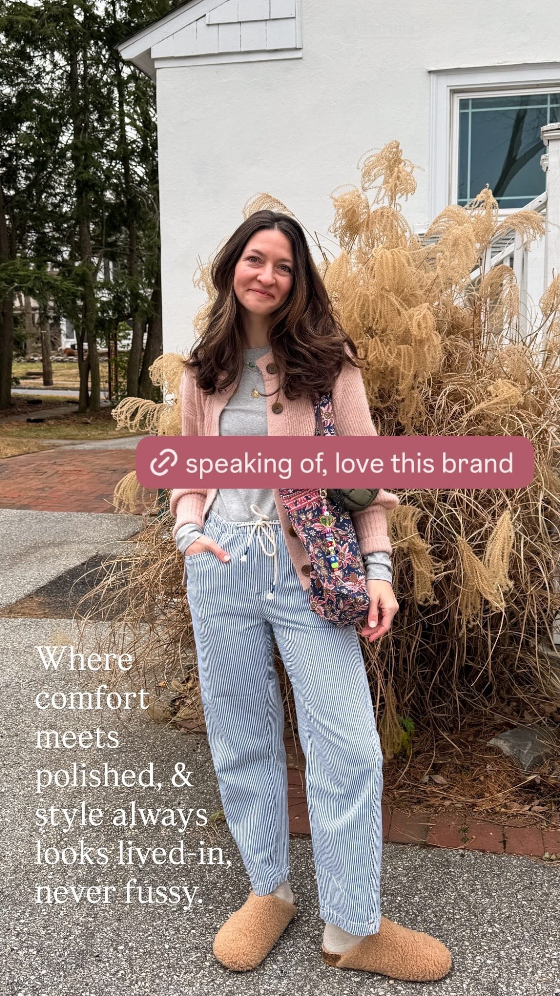 Where comfort meets polished, & style always  looks lived-in, never fussy. Love these striped barrel pants & this organic cotton t-shirt. This tote is old Sézane & I made the bag charm with Amelia’s new bag charm bead kit! 
