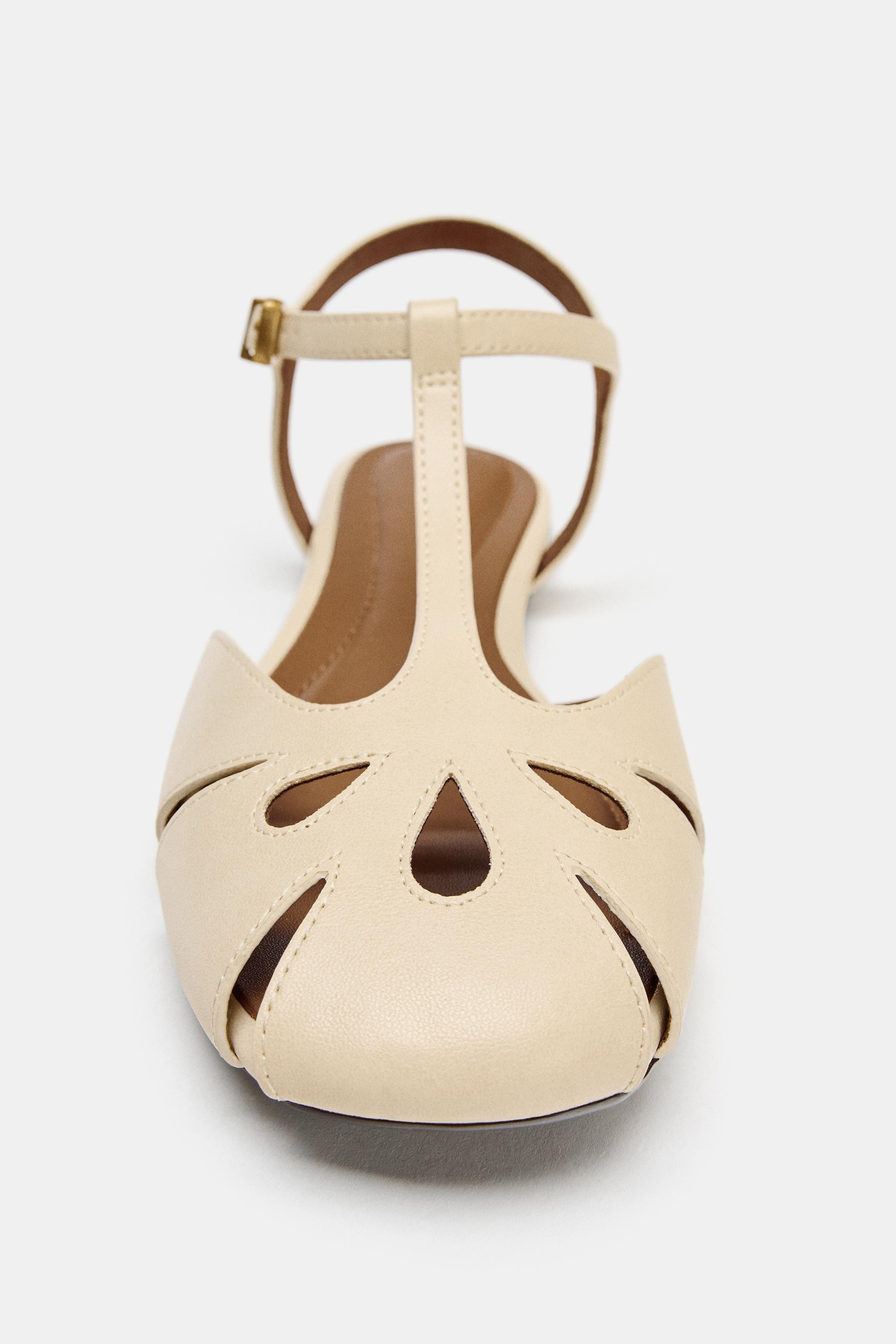 Flat fisherman-style sandals. Front straps. Buckle strap closure at the ankle bracelet. Rounded t... | Zara US