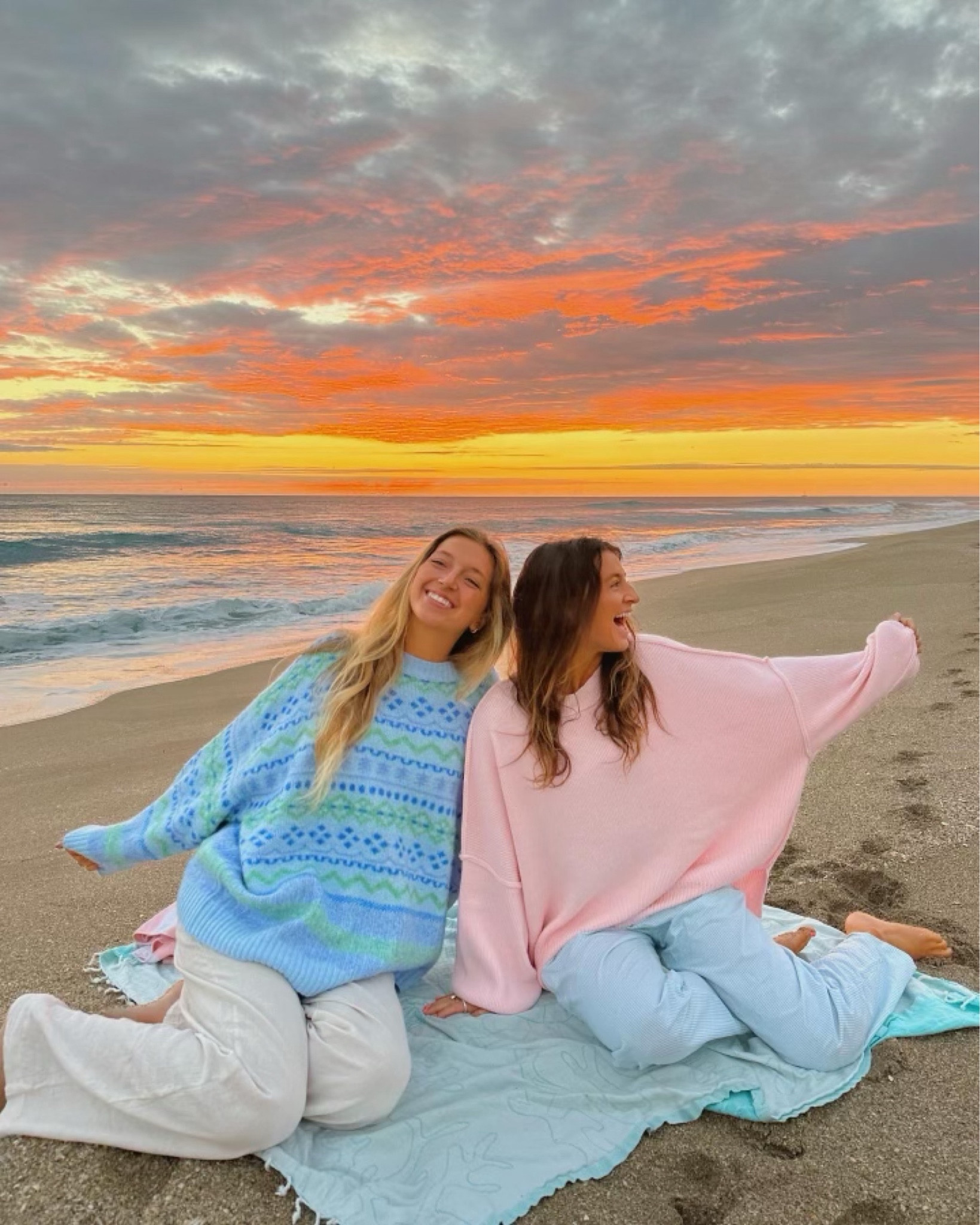 Golden hour fits 🌅
Blue sweater: XL
Pink sweater: L
Code: GRETA

#LTKbeauty #LTKstyletip #LTKworkwear