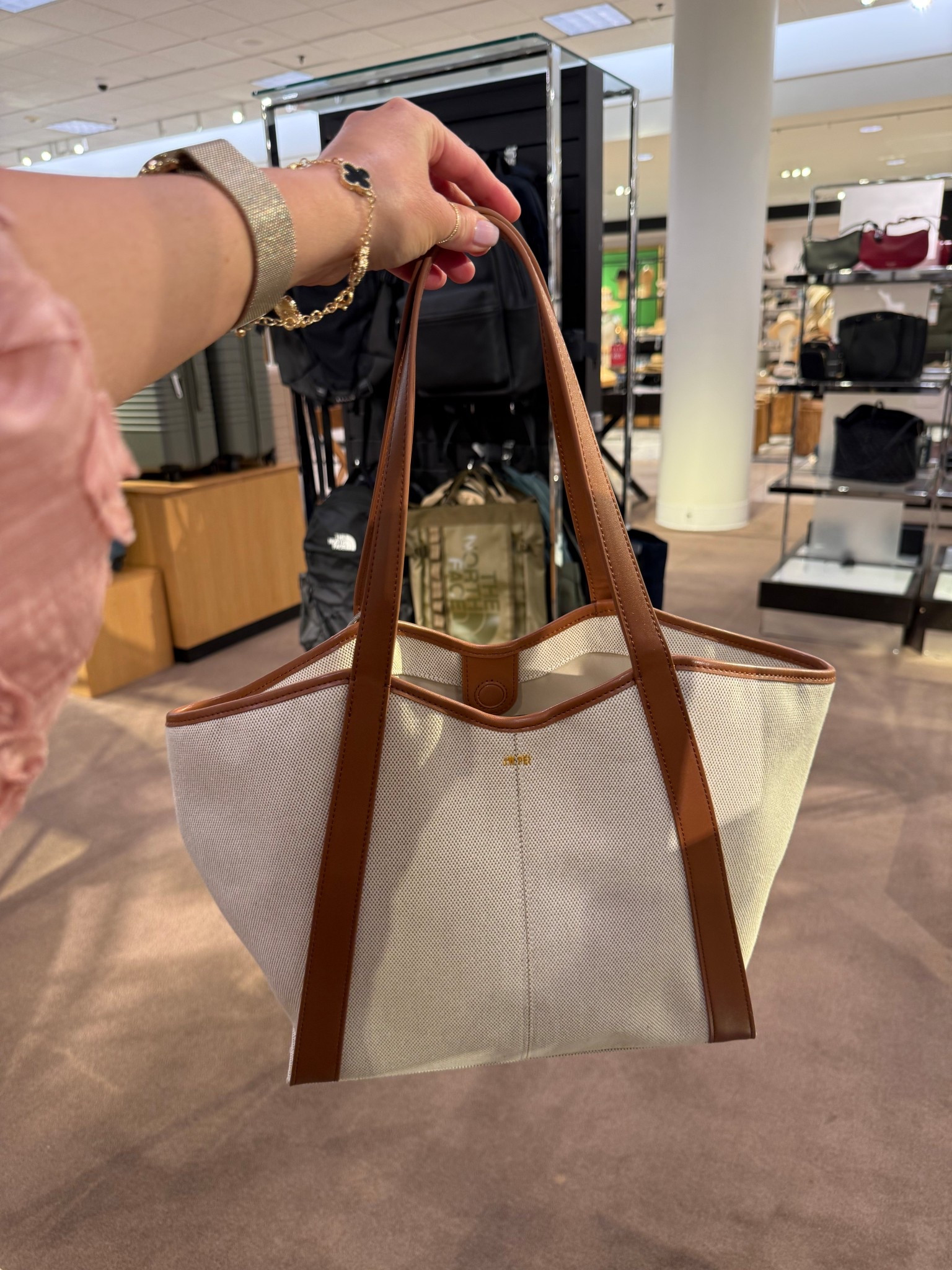 Perfect spring/summer tote😍

Mother’s Day gift idea 

#LTKMothersDay #LTKmomlife