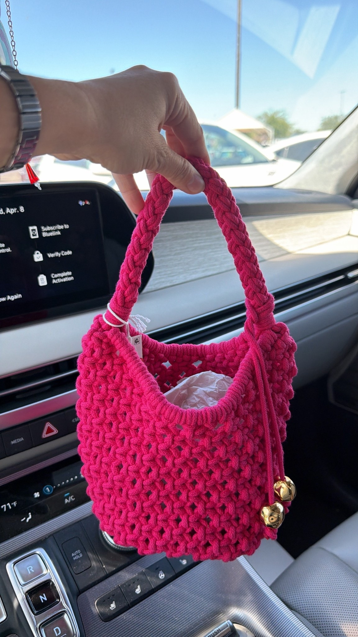 The little pop of color that makes every outfit feel styled.
This woven mini bag is lightweight, fits the essentials, and instantly elevates even the simplest look.

I love adding something like this to denim + basics—it does all the work for you.

Also such a fun spring/summer piece you’ll reach for more than you think.



#LTKSaleAlert #LTKootd
