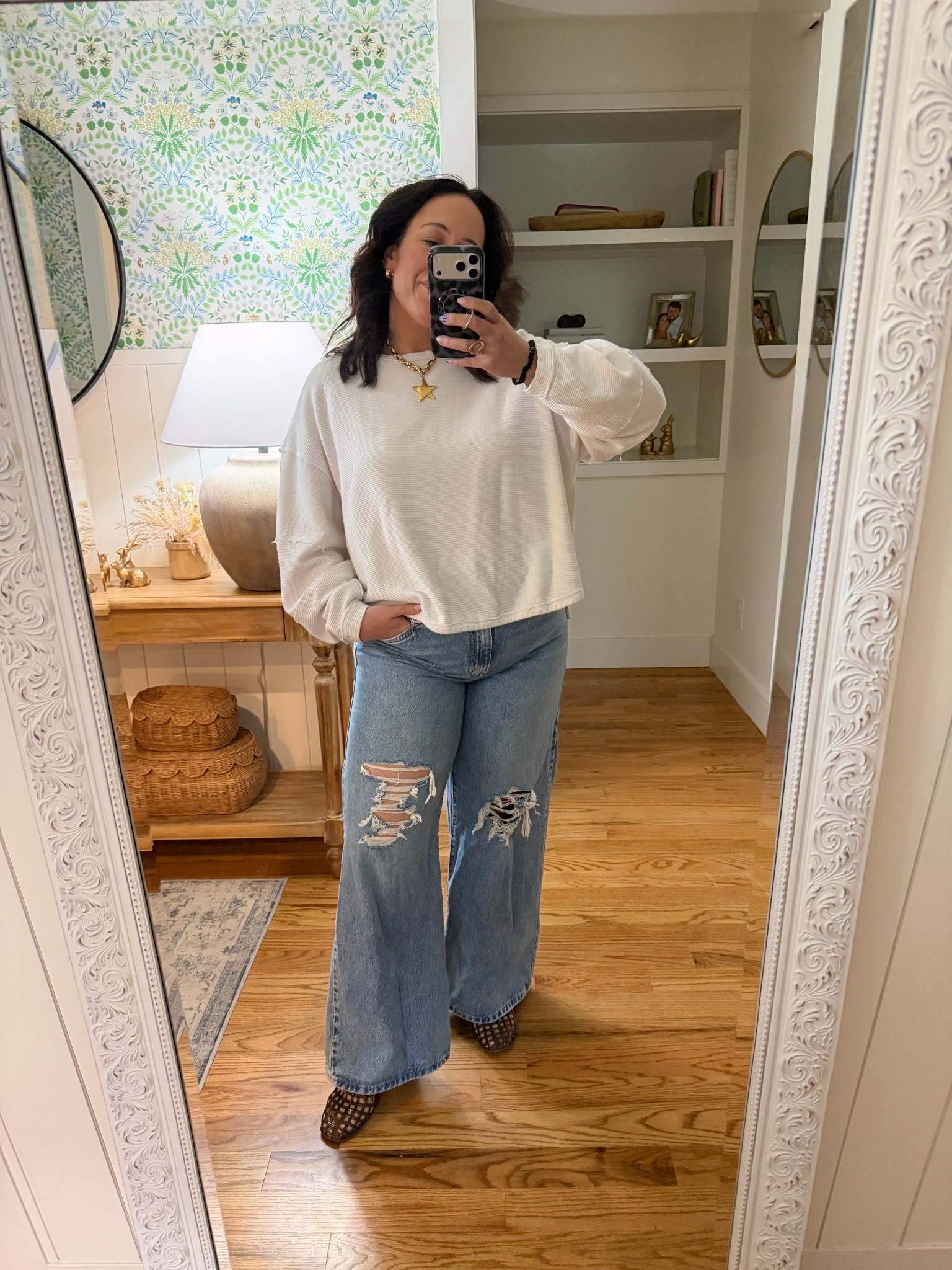 Midsize ootd with my favorite jeans from @levi wearing size 32

#LTKdayinmylife #LTKootd #LTKMidsize