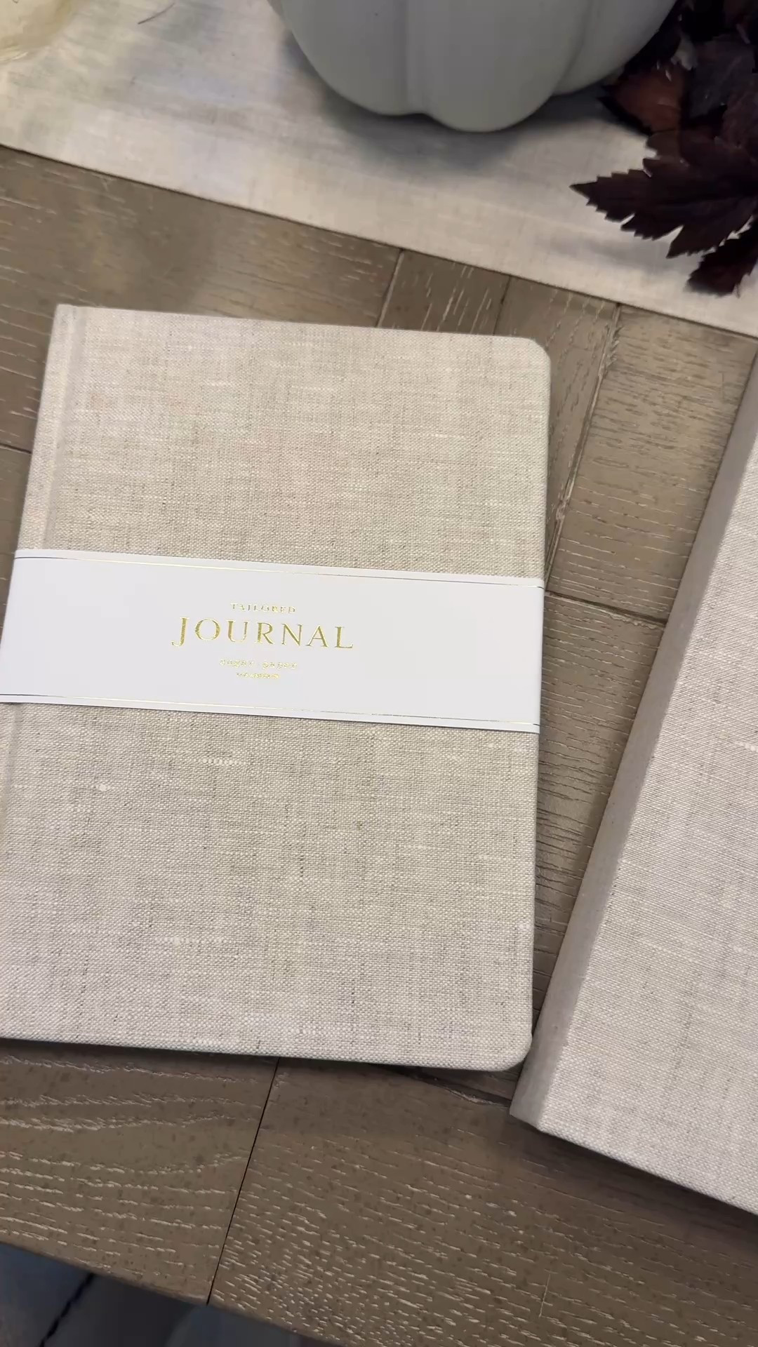 Sugar Paper journal + holiday card book 🎅🏻🤍✨

#LTKGiftGuide #LTKFamily #LTKHoliday