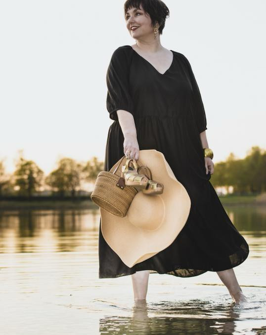  
Black midi ♠️
 

#LTKdeutschland #LTKkleider #LTKstyletip