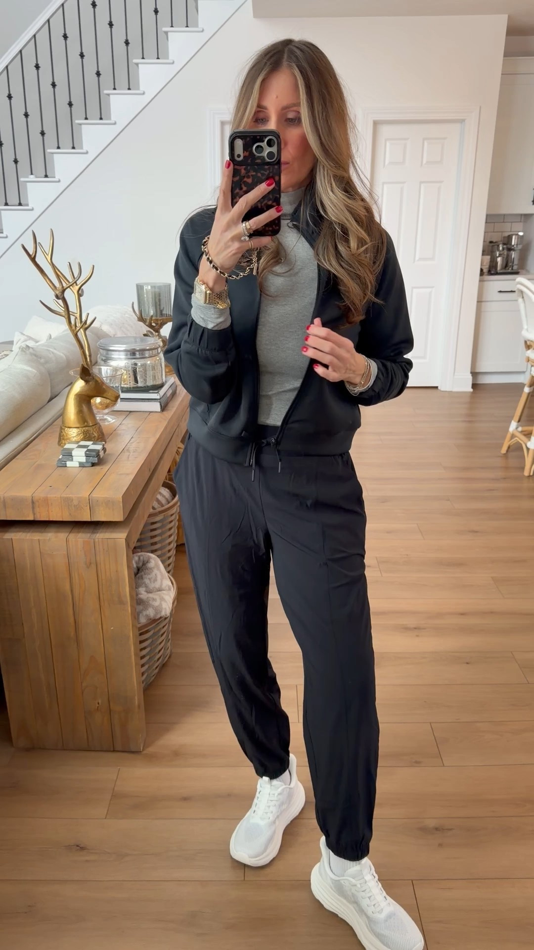 Size small jacket 
Joggers size medium


#LTKMidsize #LTKActive #LTKOver40