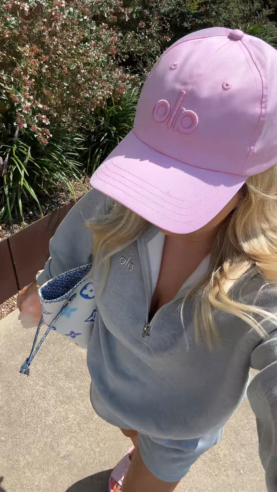 OOTD 
Alo matching set xs


#LTKShoeCrush #LTKFindsUnder100 #LTKFindsUnder50