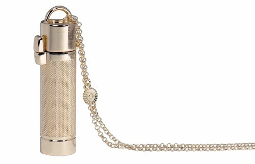 Veronique GabaiThe Saint Tropez Pendant w/Chain

                Bekleidung | Niche Beauty (DE)