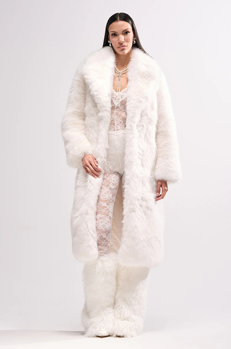 OSLO FAUX FUR COAT IN WHITE | AKIRA