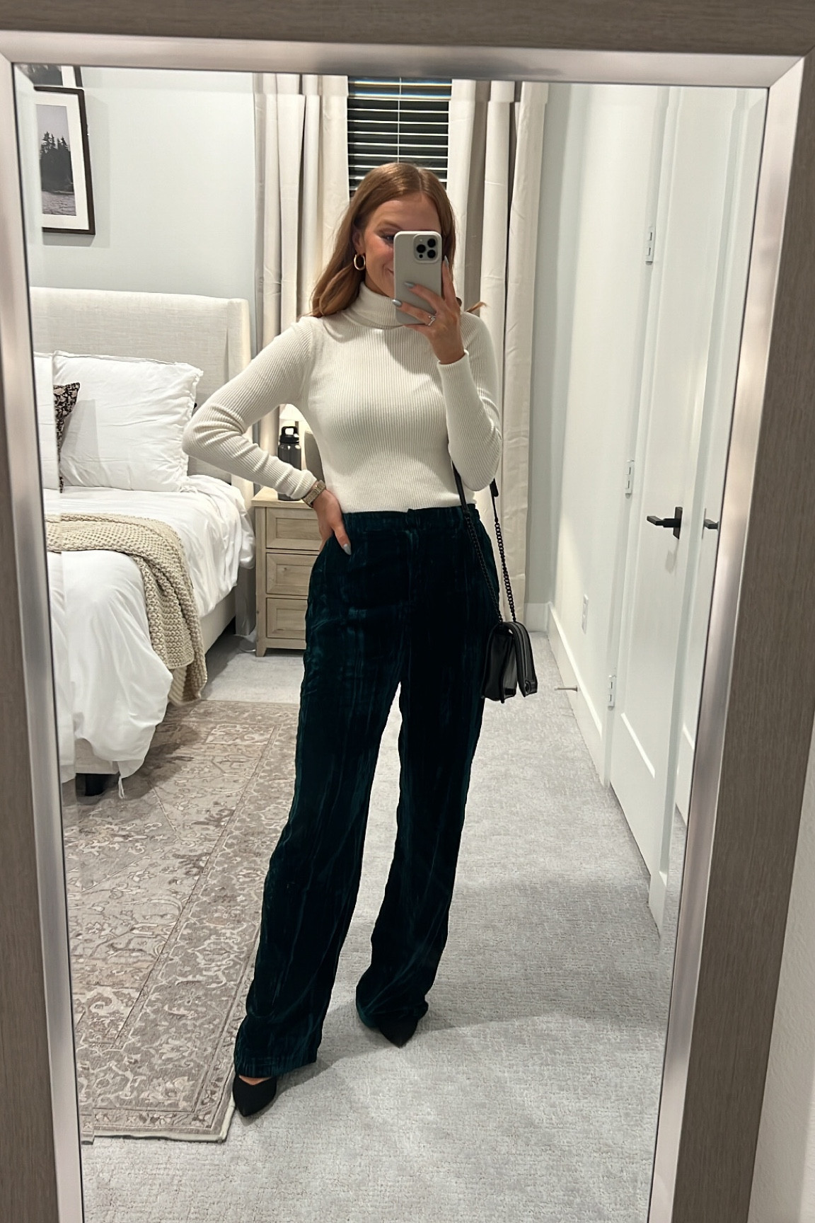 Size small in pants 

Office Christmas party outfit, holiday party outfit, business casual holiday outfit, velvet pants, green trousers