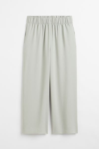 Relaxed-fit culottes in woven fabric with straight legs. Regular waist, covered elastic at waistb... | H&M (US + CA)