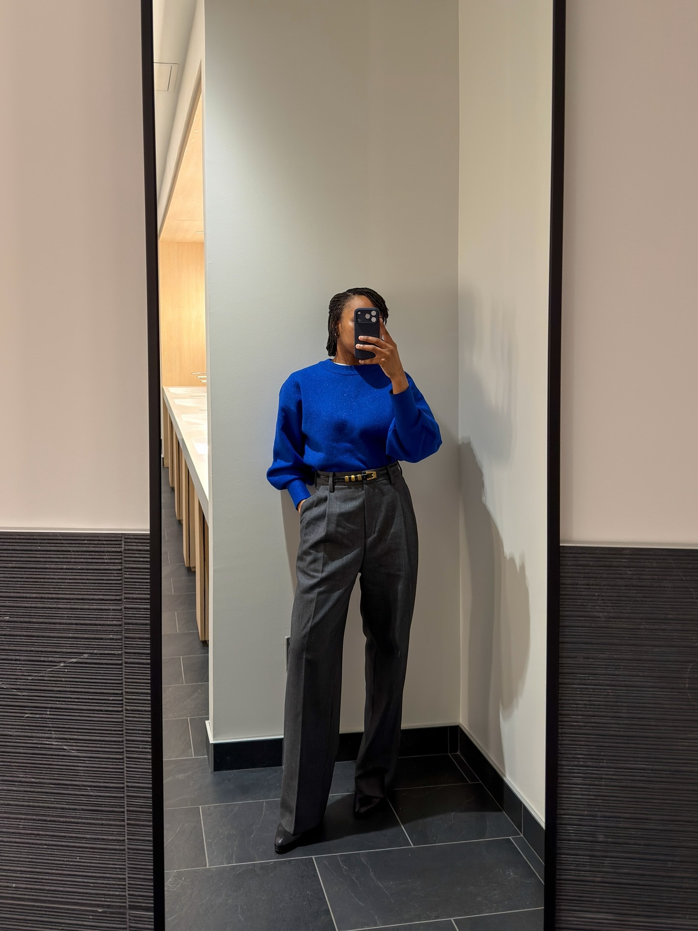 ✌🏾 happy Friday

Me thinking to myself lately, Okay… what should I wear?

My head, white tee, a sweater over it and pick any bottom, rinse and repeat 🙌🏾

1, Sweater old @hm Pants @tonywack_official via @ssense belt @byfar_official via SSense

2, sweater @massimodutti shorts @aritzia

3, sweater @lilysilk jeans @diesel via @farfetch boots @schutzoficial