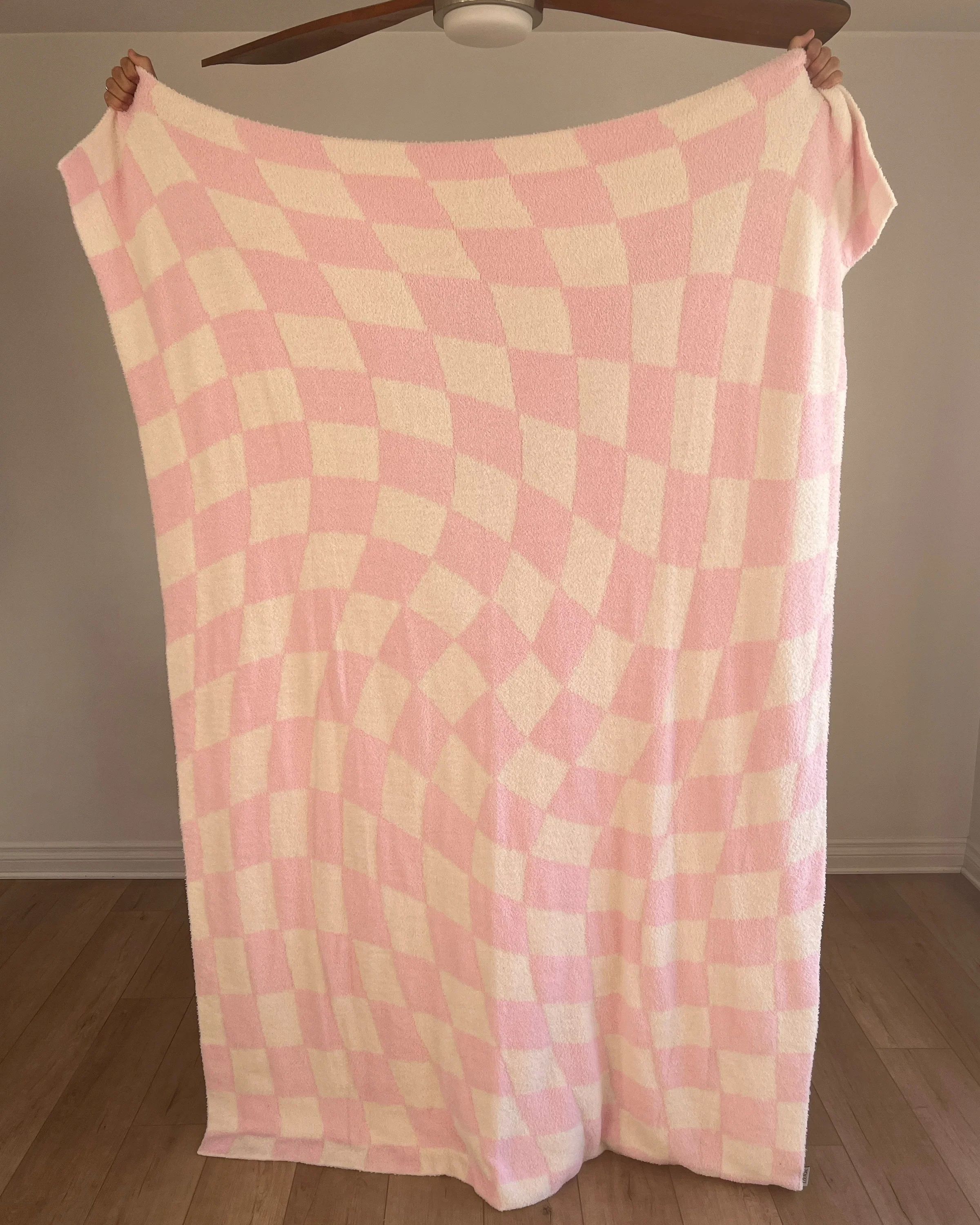 WAVY CHECKER BLANKET - BUBBLEGUM | The Act Of Lounging