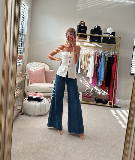 Date night look… wearing xs in this top and a 24 in the jeans. 