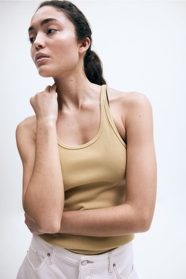 Top de tirantes en canalé - Escote pronunciado - Sin mangas - Beige amarillento - MUJER | H&M ES | H&M (FR, IT, ES, PT, BE)