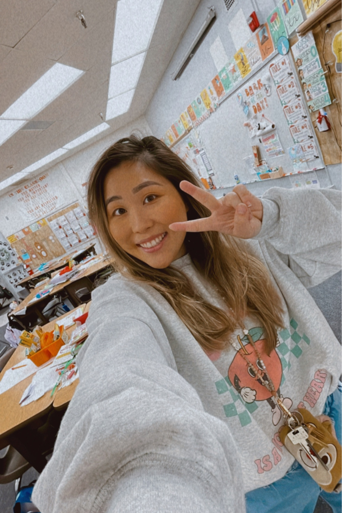Comfy teacher sweater 💛 XL in ash gray

#LTKunder50 #LTKSeasonal #LTKstyletip