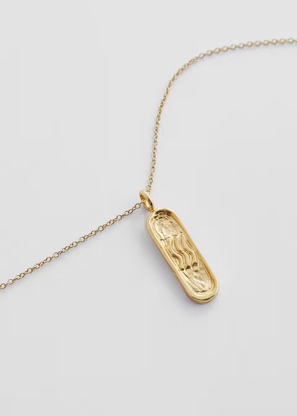 Seal pendant necklace | MANGO (US)