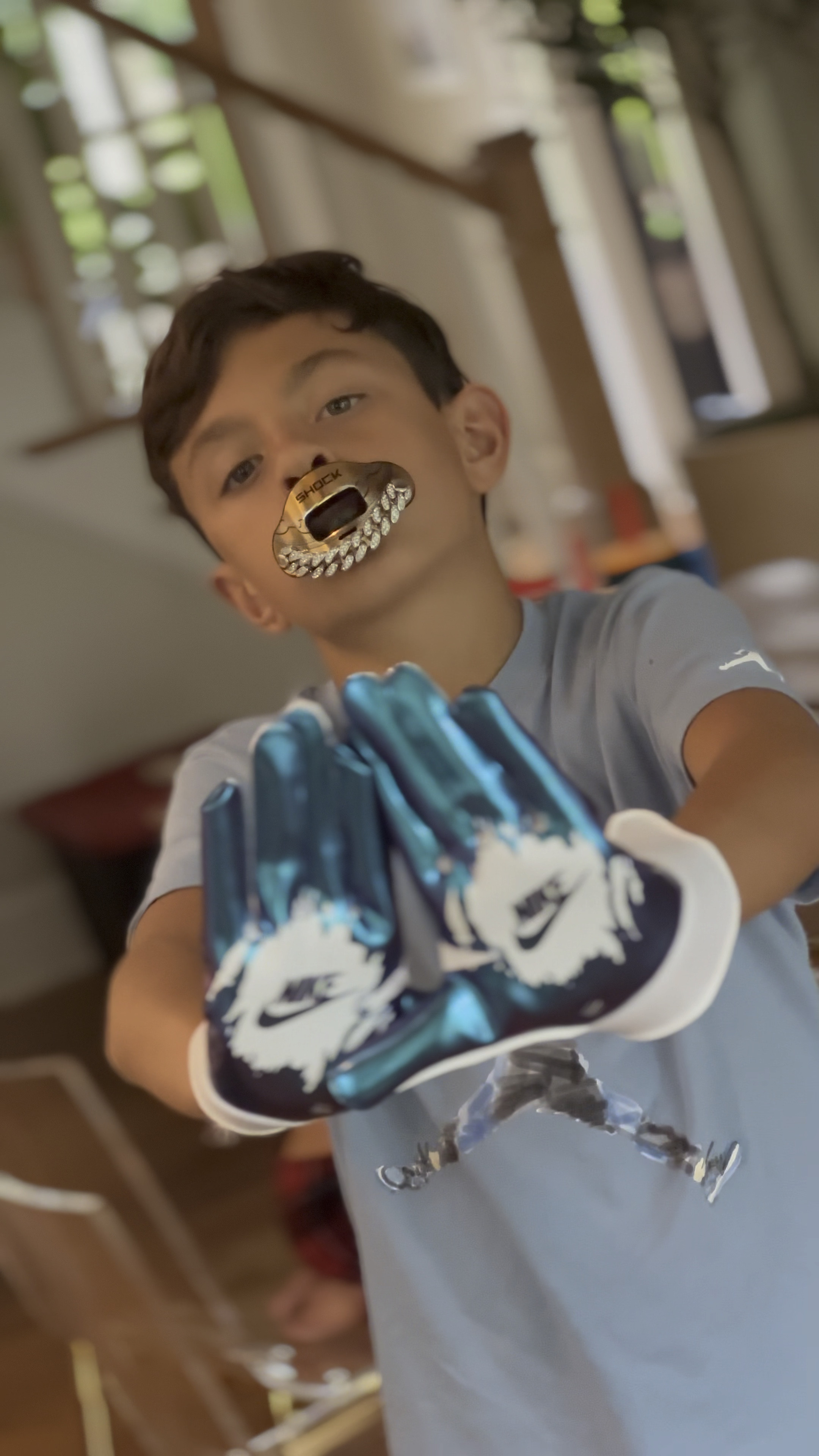 Jax (10) in adult small gloves
