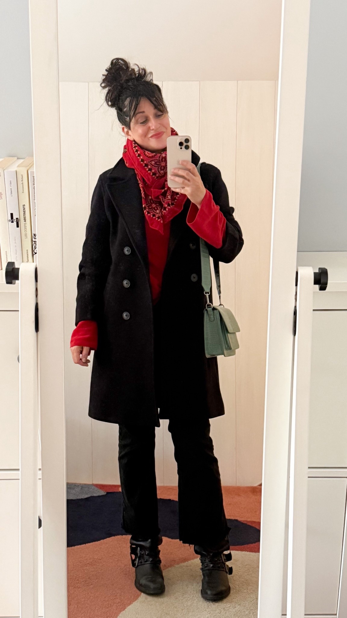 • Bandana en laine #promod
• Pull en coton #uniqlo 
• Caban bleu marine #pablo 
• Jean flare crop noir #mango 
• Sac vert pâle #hvisk
• Biker boots #zara 
• Rouge à lèvres #chanel 

#LTKmidsize #LTKautumn #LTKfrance