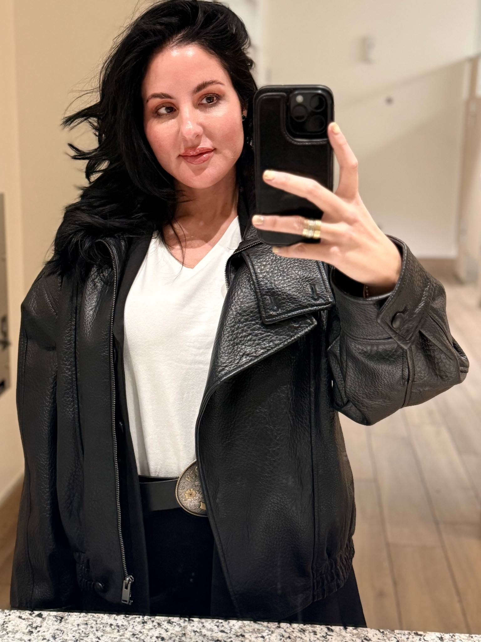 ♥️🖤♥️

#LTKootd #LTKgrwm #LTKmorningroutine