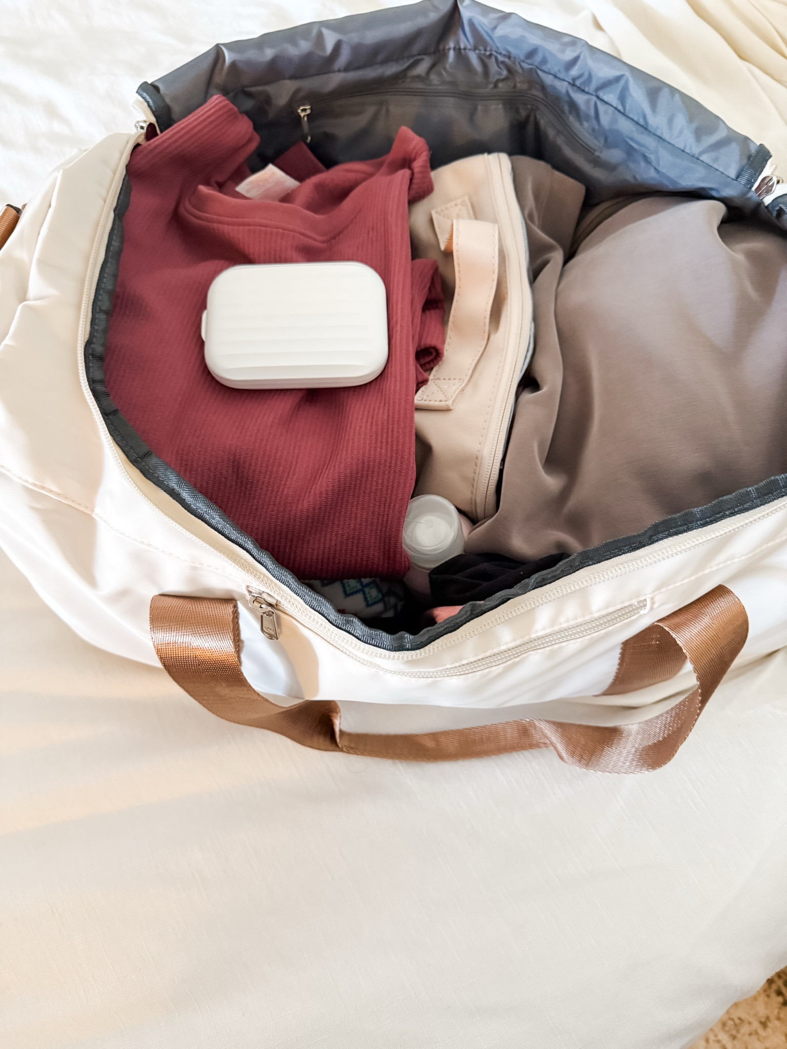 This nylon duffel folds up small but somehow holds SO much. It’s perfect for a weekend away — especially if you’re a chronic overpacker like me 😂

#LTKgrwm #LTKdayinmylife #LTKTravel