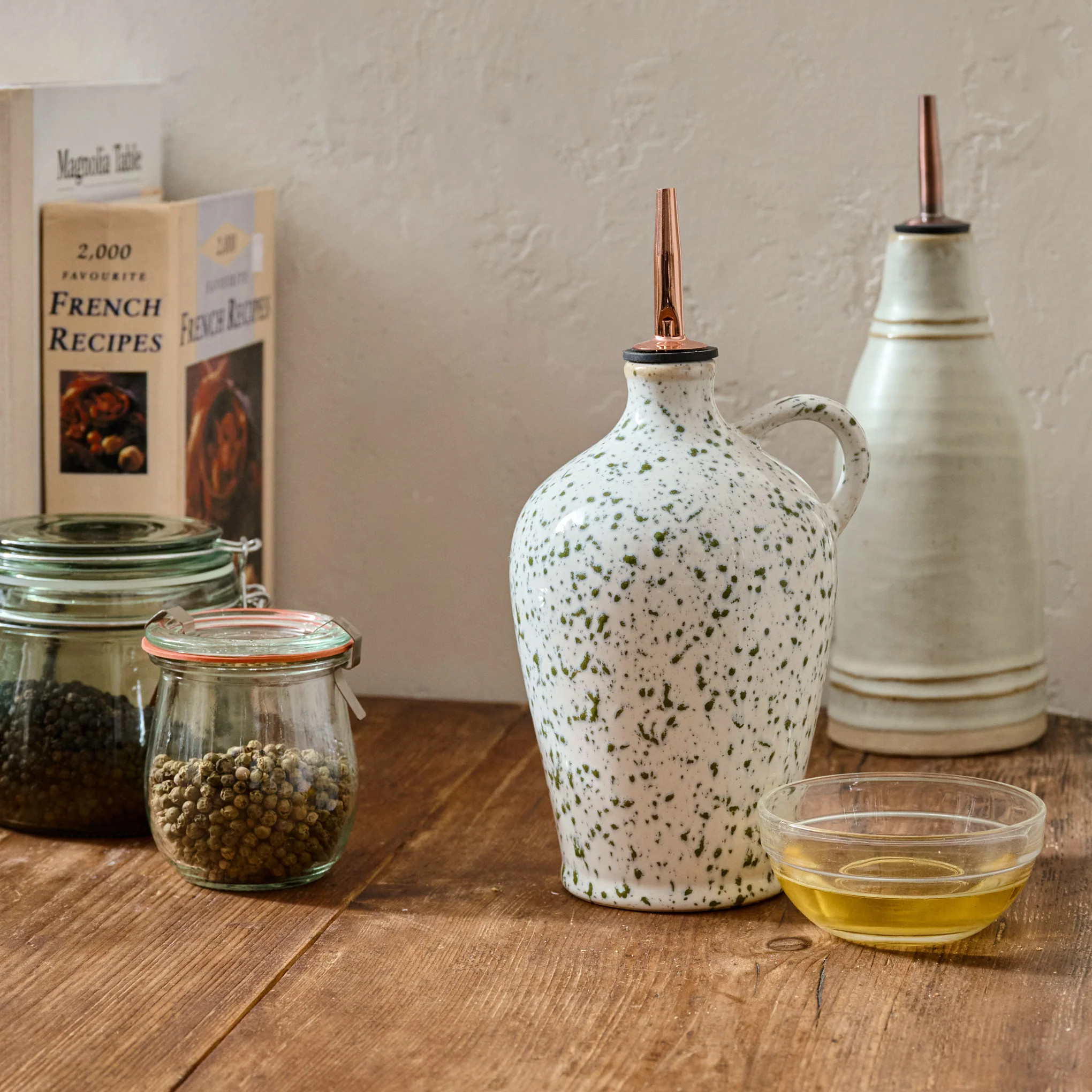 The Cottage Collection Speckle Oil Pour | Magnolia