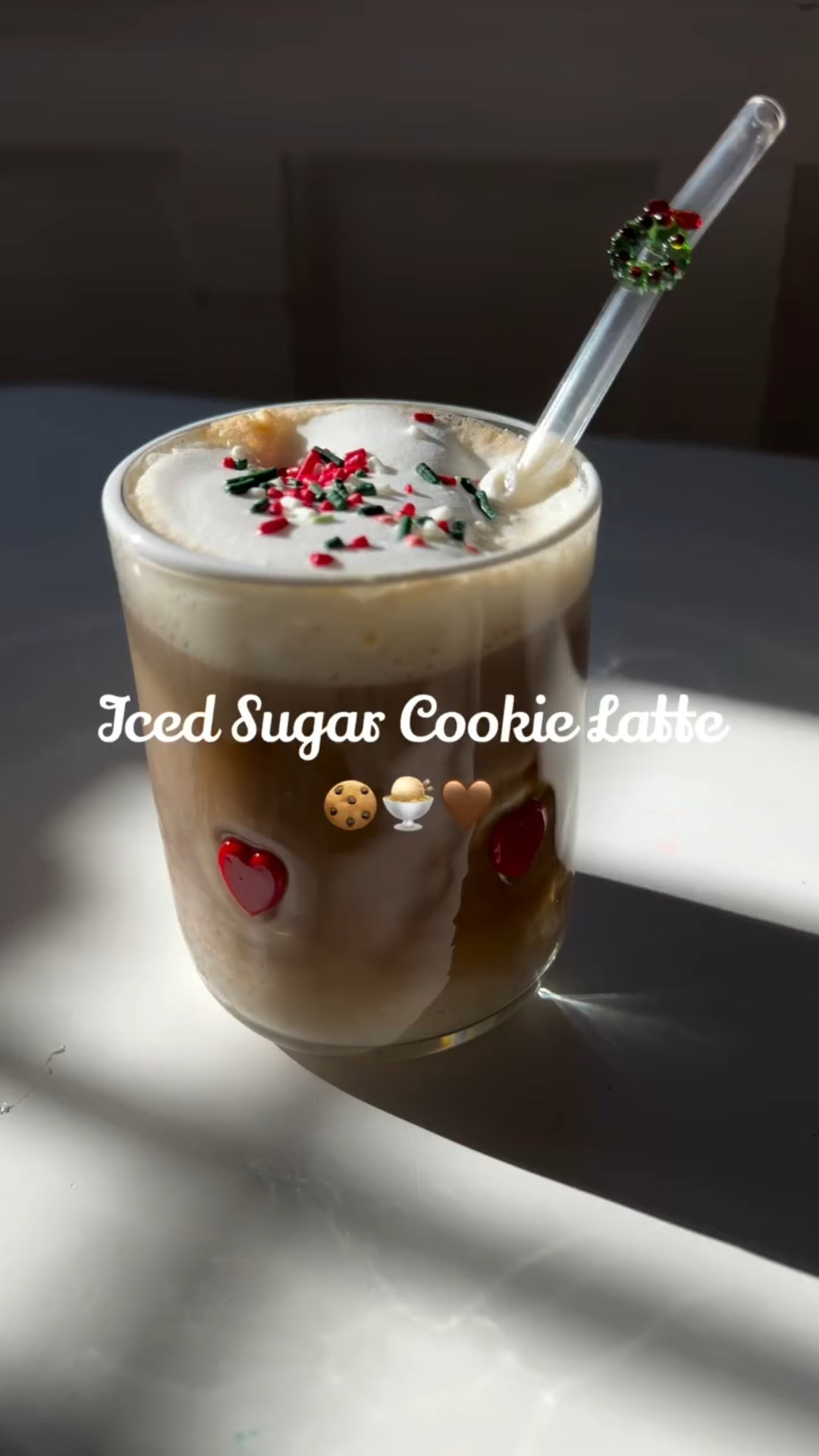 ✨ SAVE THIS ICED SUGAR COOKIE LATTE RECIPE ✨
Trust me… you’ll want this on repeat all December. 🥰

Ingredients 🥰
	•	Gingerbread-shaped iced coffee 🍪
	•	Ice cubes 🧊
	•	Two shots of espresso ☕️
	•	Milk of choice 🥛
	•	Sugar cookie creamer 🍨
	•	Sugar cookie cold foam 🍦

#christmascoffee
#holidaylatte
#festivecoffee
#coffeerecipes
#christmasvibes