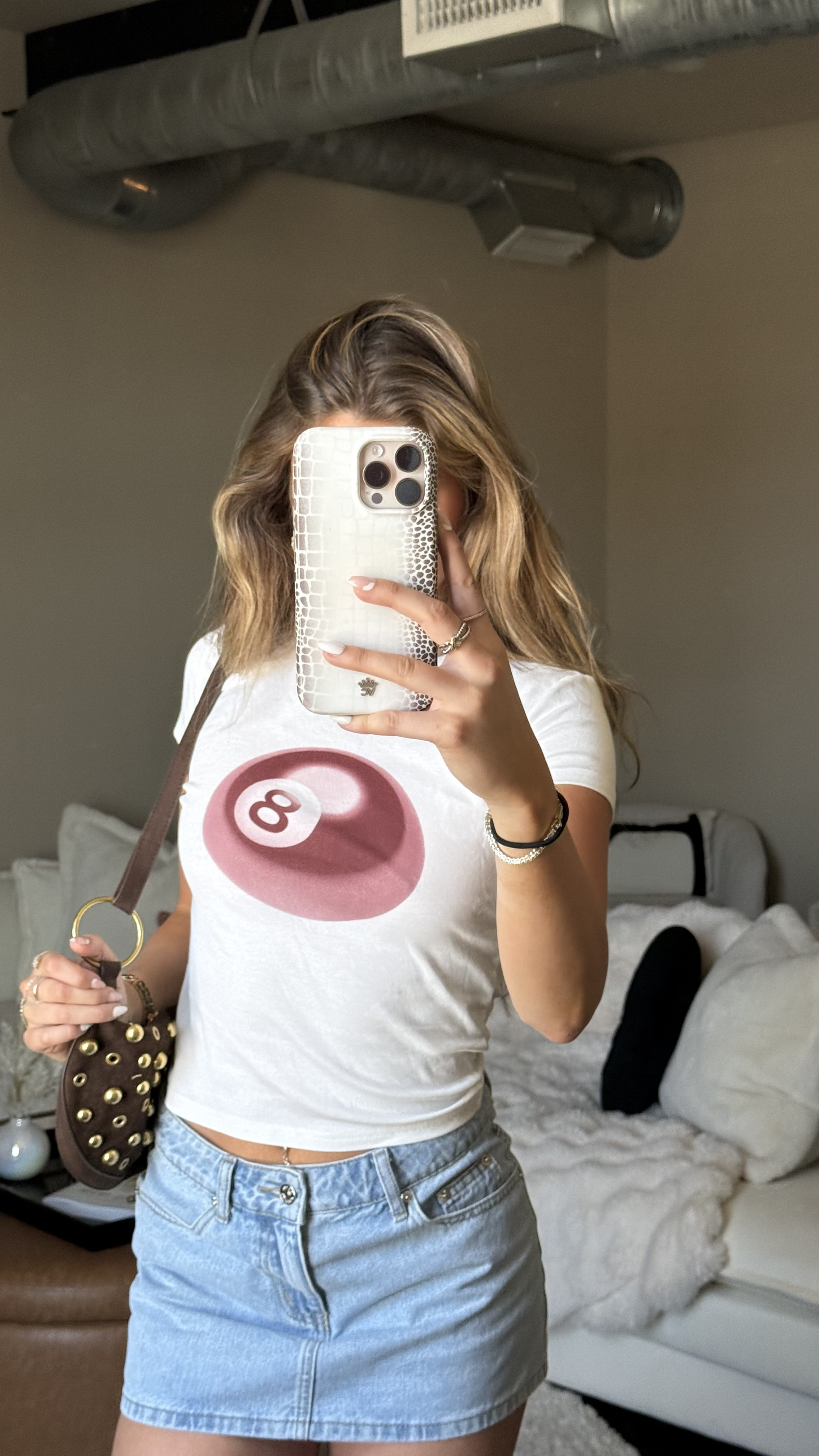 Basic tee 

#LTKBeauty #LTKU #LTKStyleTip