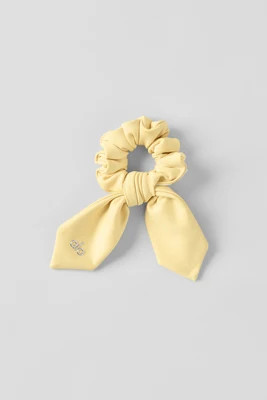 ALO | Airlift Rhythm Scrunchie in Warm Butter | Alo Yoga