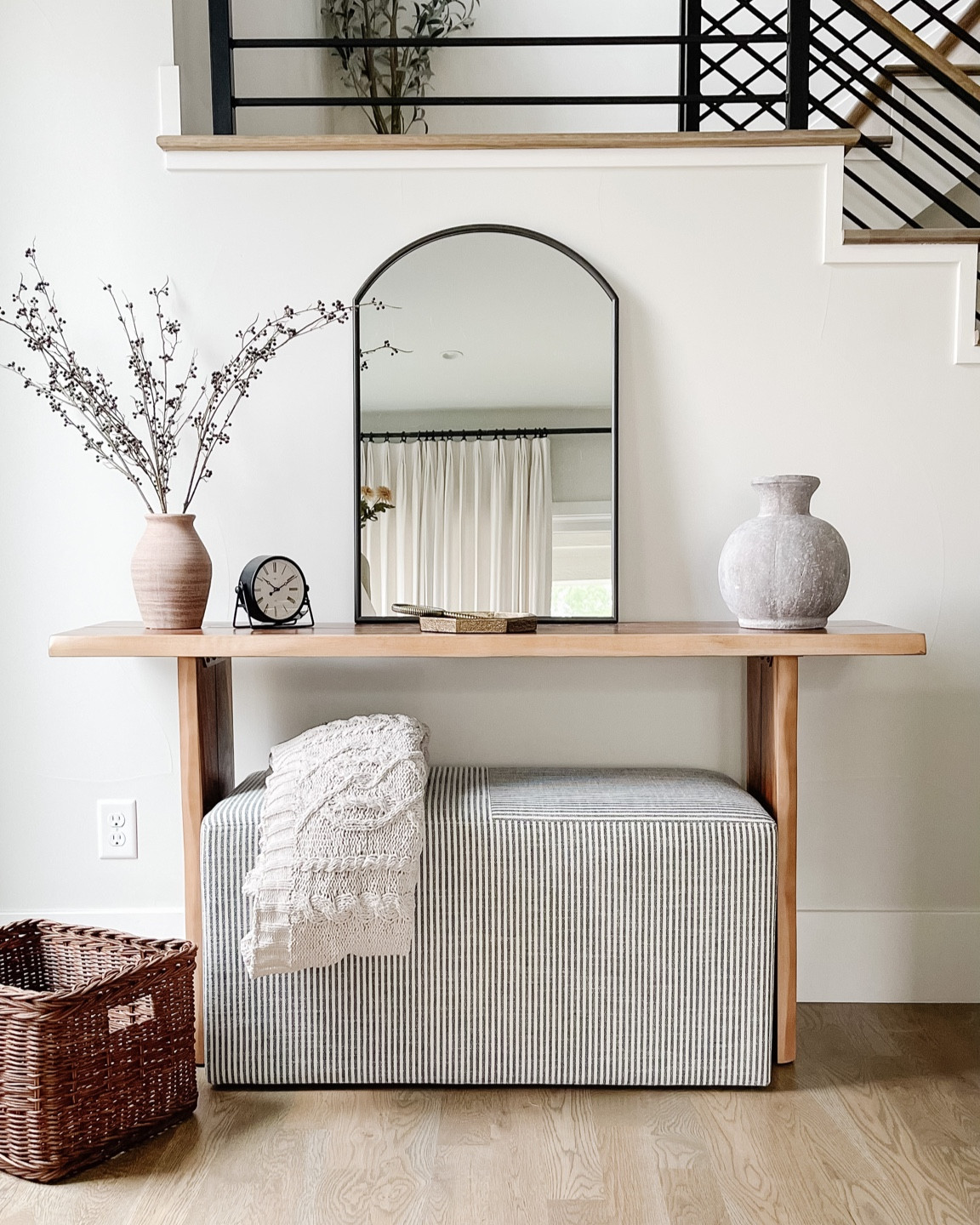 Console table and decor

#LTKfamily #LTKSeasonal #LTKhome