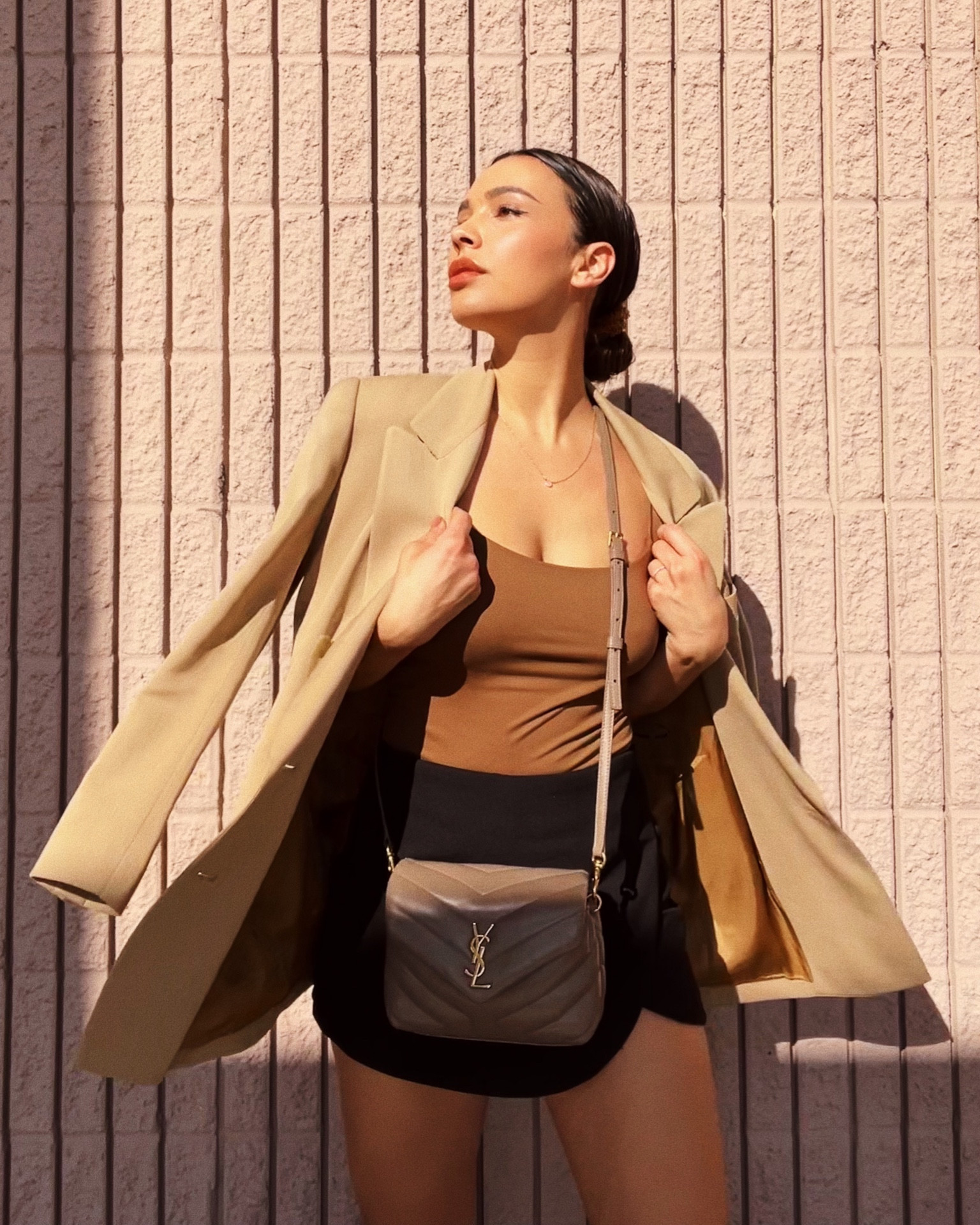 Getting in my Vitamin D. ☀️ This blazer is vintage and drapes like a DREAM. When we were kids, we couldn’t afford many school clothes, so we became expert treasure hunters of our local #Goodwill. It’s still fun for me to shop second-hand and mix my treasures with high-end staples.

I linked up several simile blazers and skirts for under $80 and $50!! 

#lavendalately
#portlandblogger 

#LTKitbag #LTKstyletip #LTKunder100