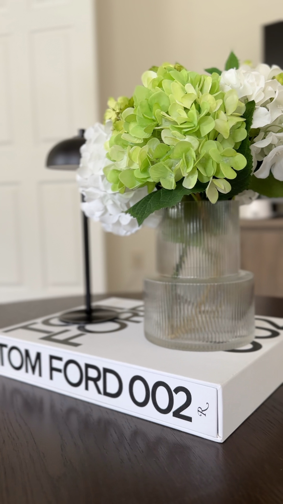 Easy modern and aesthetic coffee
table decor styling inspo with Amazon home finds 

Cordless accent lamp // Tom ford book for coffee table // fluted glass vase // realistic hydrangea blooms // soft touch hydrangea // Amazon deals // Amazon home decor 

#LTKSaleAlert #LTKHome #LTKVideo