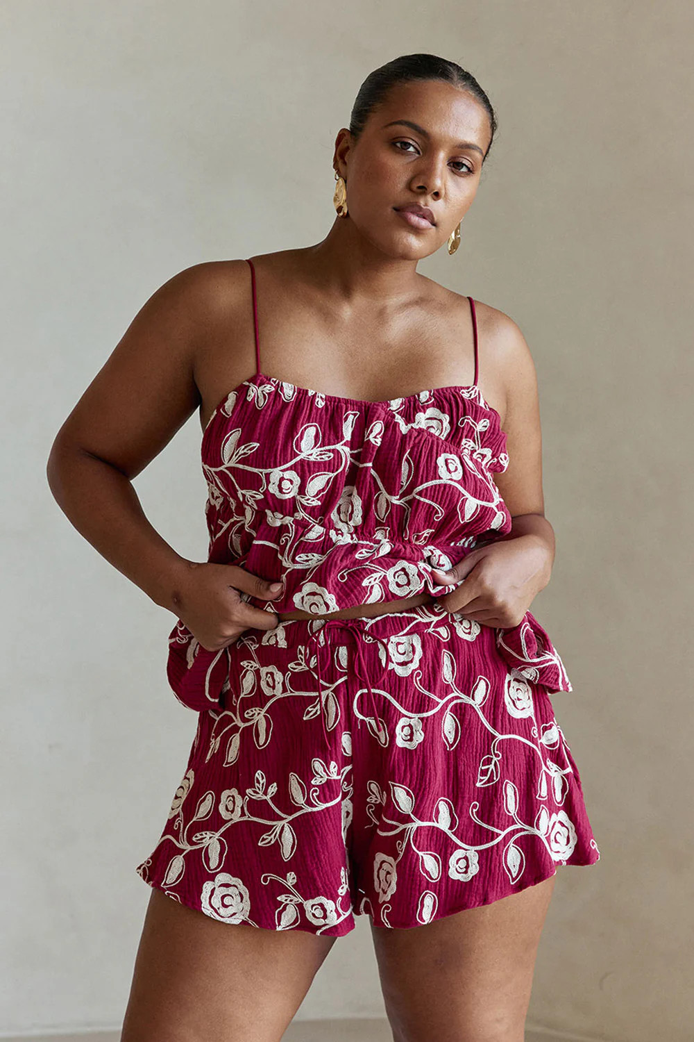 Red Dahlia Embroidery Elastic Drawstring Octavia Shorts | Sabo Skirt US