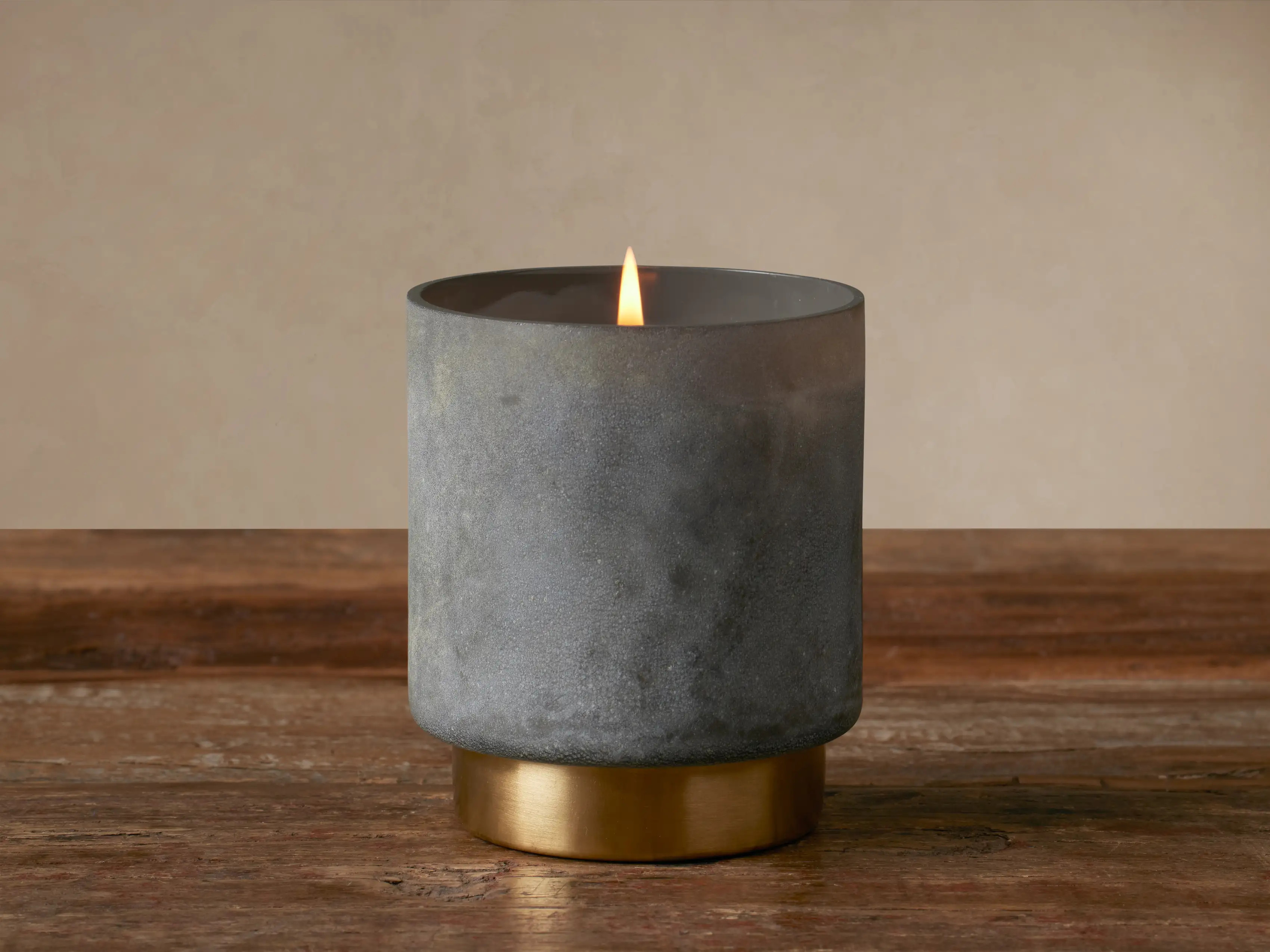 Retreat Spiced Vanilla Oakwood Candle | Arhaus