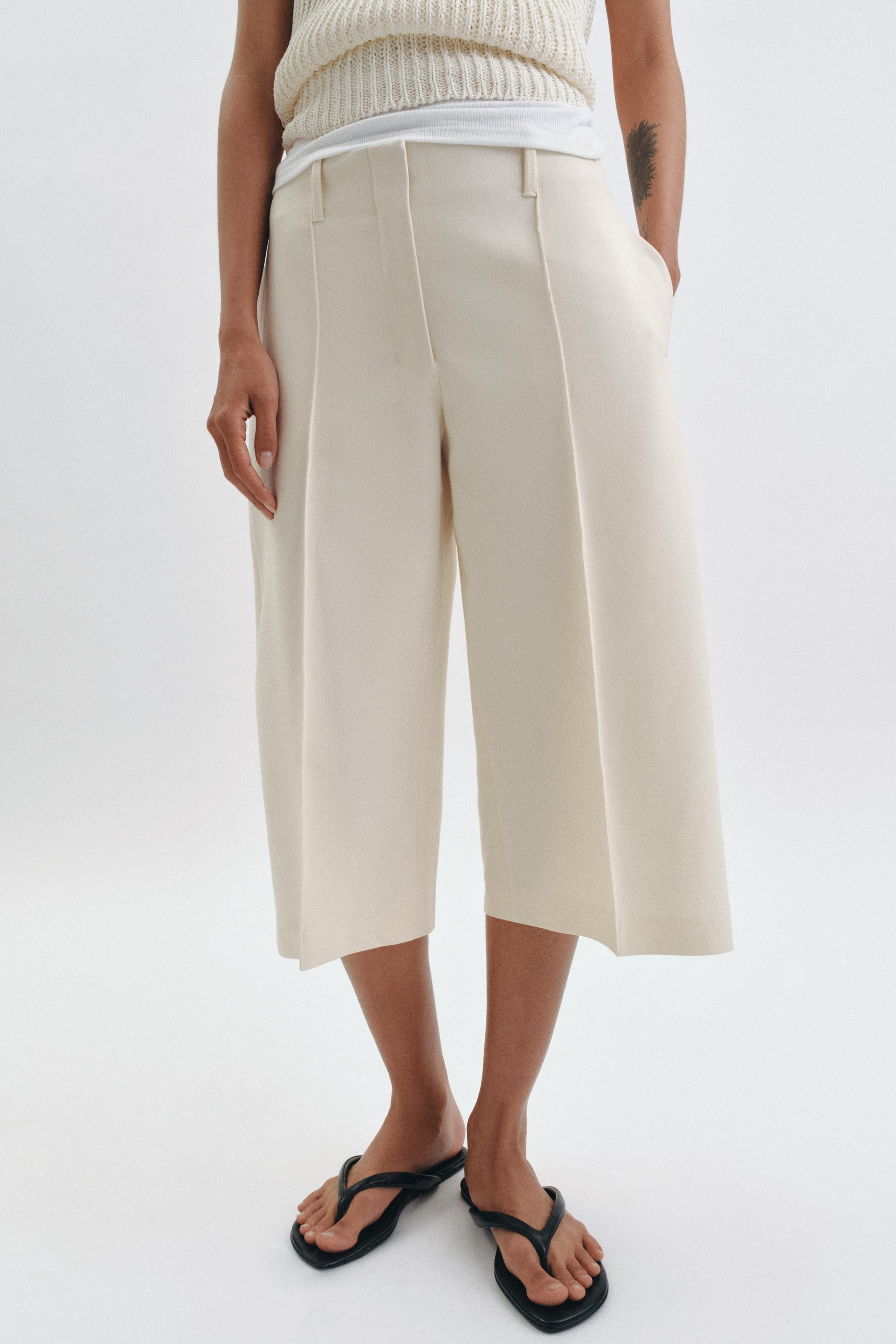 ZW COLLECTION STRAIGHT-LEG BERMUDA SHORTS WITH SEAM DETAIL | Zara UK