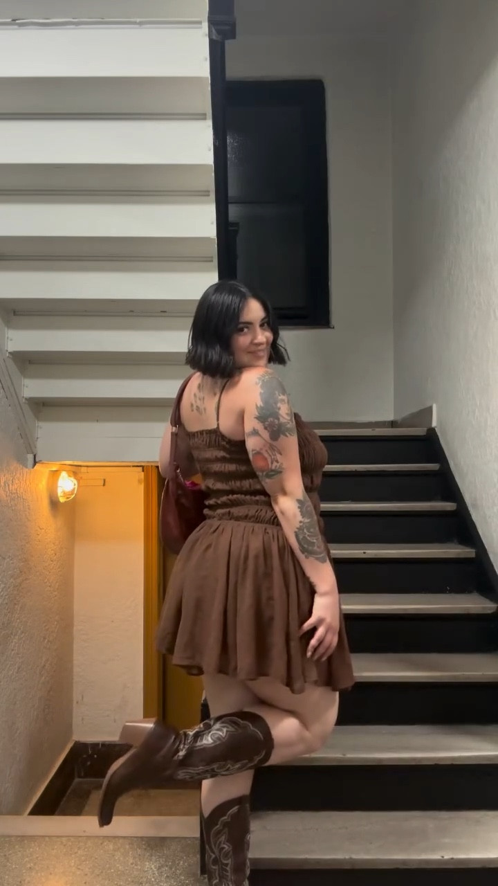 Propaganda I’m not falling for:
I need to change anything about this body to be “ready” for summer 

#midsize #midsizegals #midsizestyleinspo #summerbody #curvy #size12 #curvyootd #smallfat