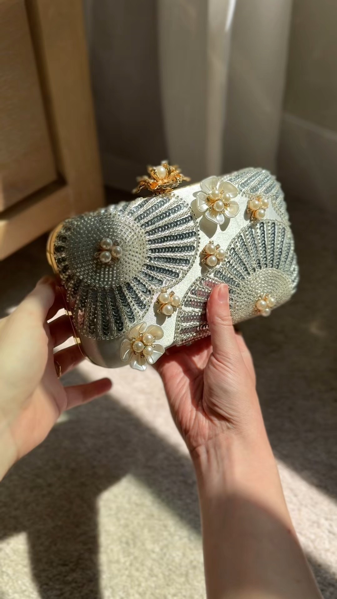 Beaded clutch purse, beaded purse, beaded bag, amazon fashion, amazon purse, $30 amazon purse, affordable clutch bag, clutch purse for wedding, clutch purse for formal event



#LTKSummerEdit #LTKStyleTip #LTKItBag