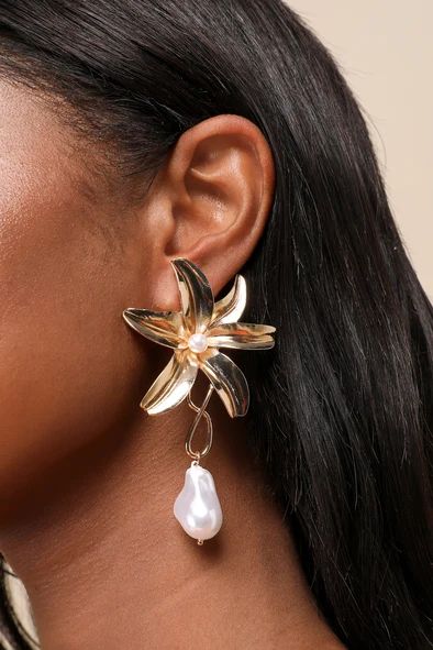 Delilah 14KT Gold Flower Pearl Statement Earrings | Lulus