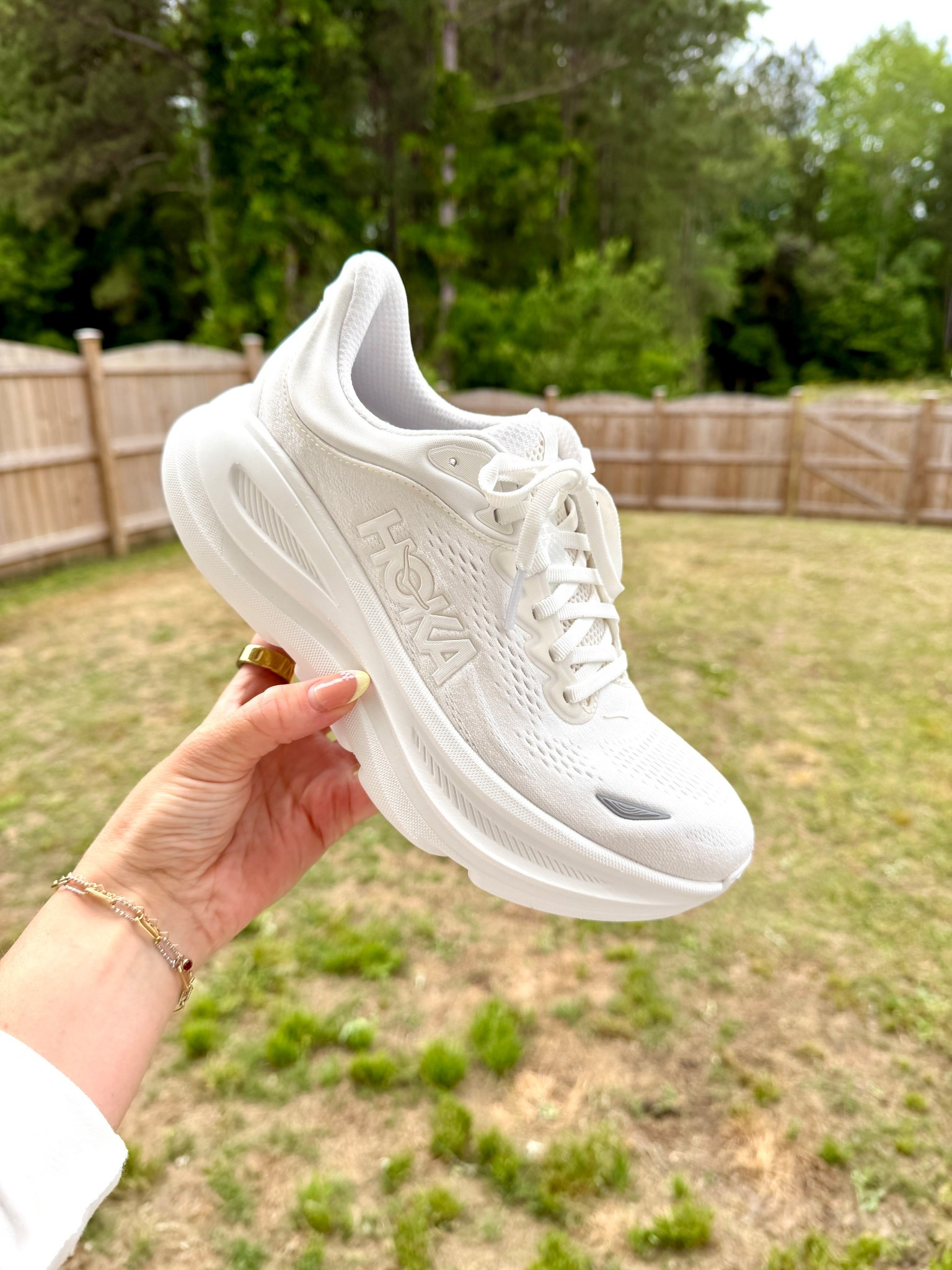 OBSESSED - Hoka Bondi 9 
Size 7 - runs true to size! 

#LTKmorningroutine #LTKMothersDay #LTKfitnessgoals