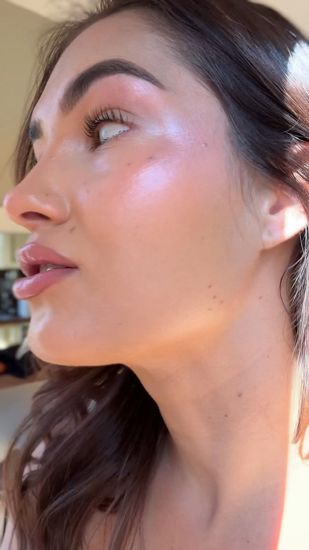 The perfect pink creamy blush with a hint of highlight - color pink
