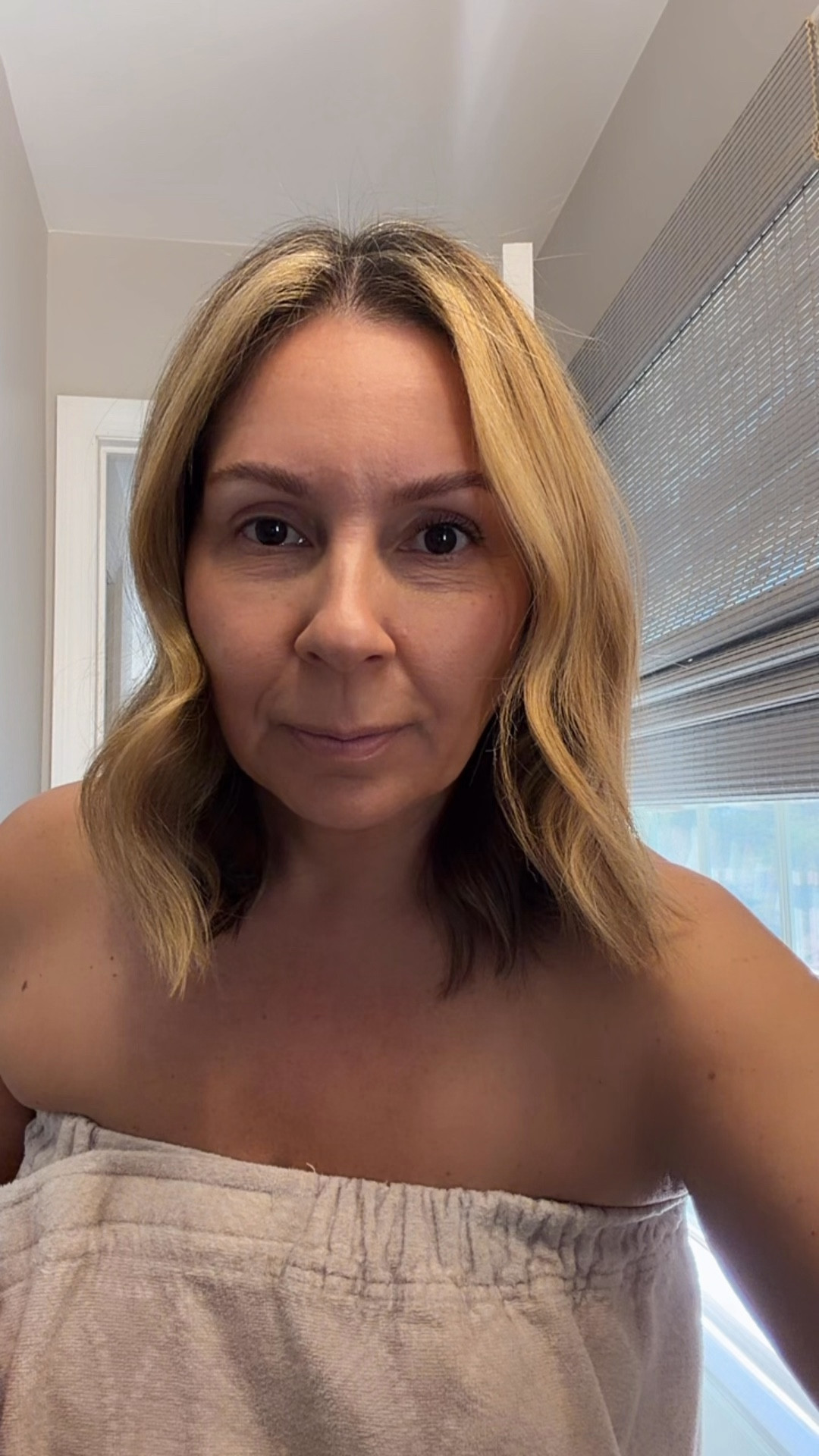 I’m loving my new mascara it’s definitely lengthening my lashes

#LTKBeauty #LTKgrwm #LTKOver40