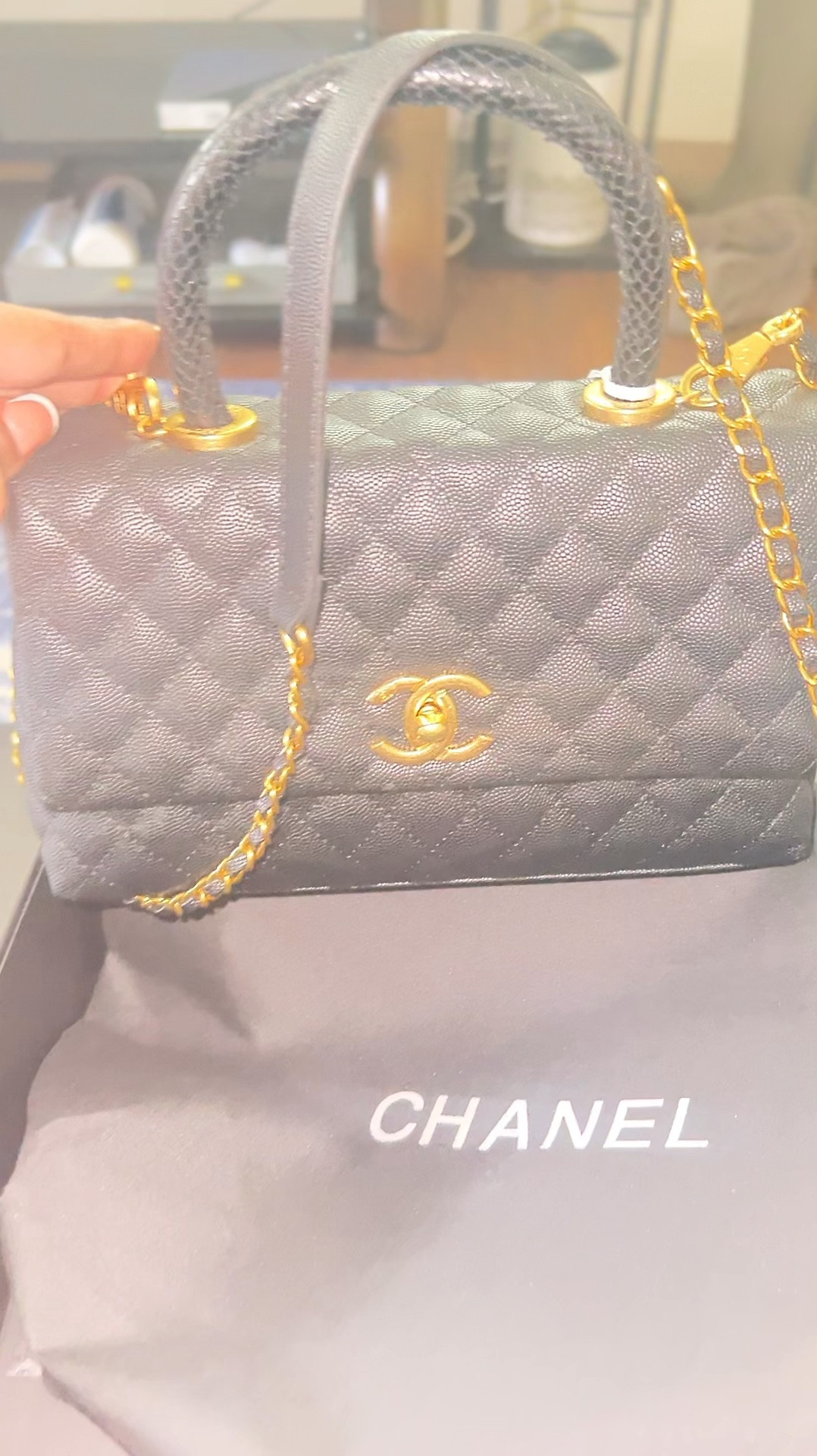 This handbag turns heads for sure!

#LTKfindsunder100 #LTKsalealert #LTKstyletip