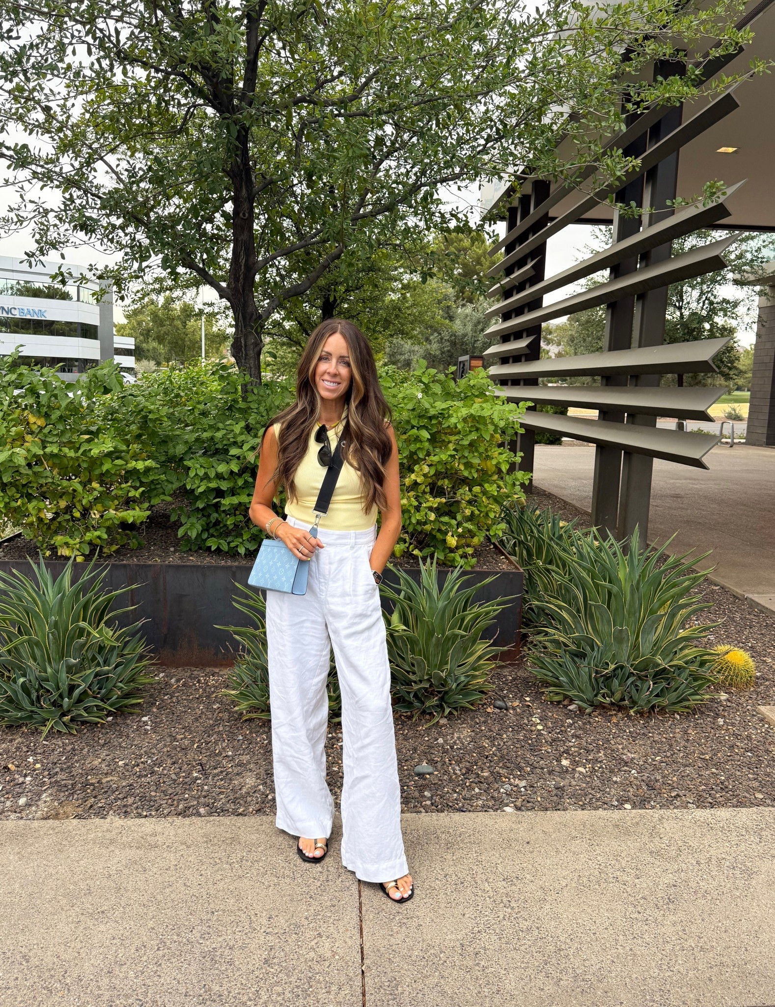 This is by far my favorite top for summer! And live my linen pants!!