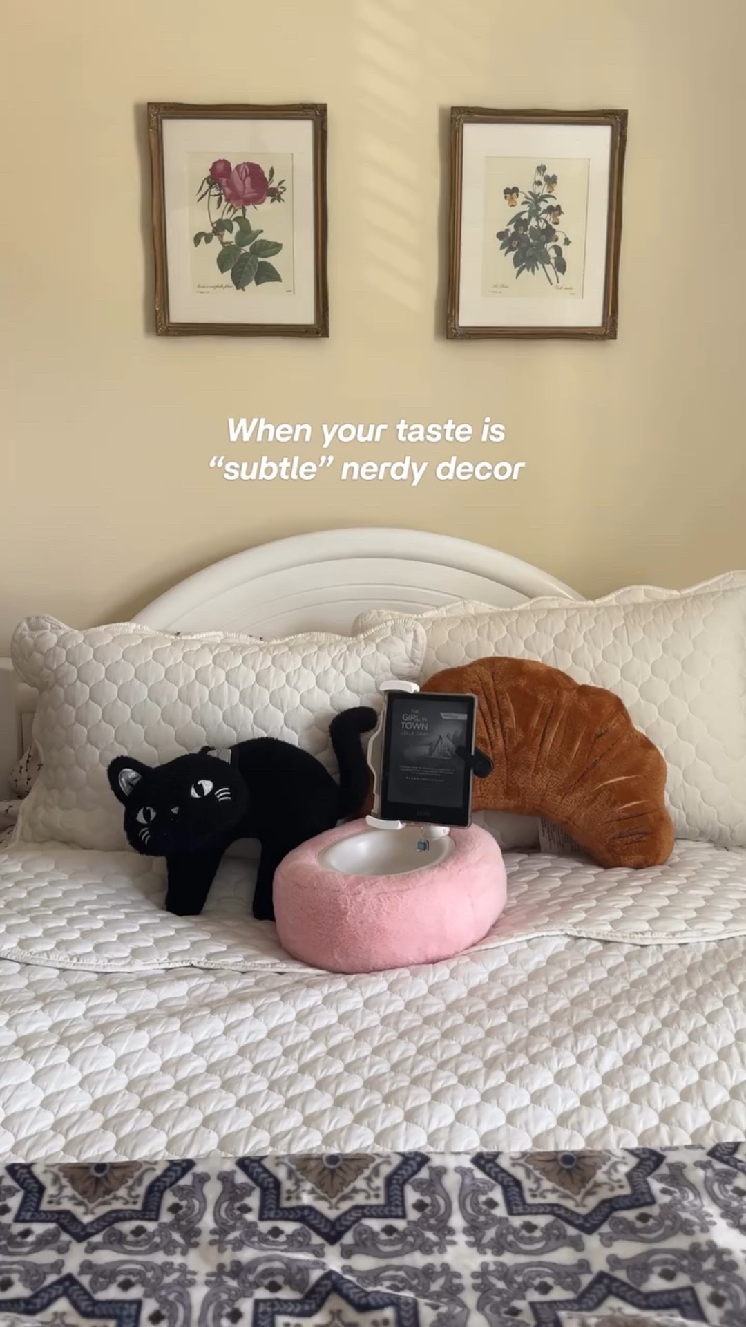 This is what I call not so subtle, subtle nerdy ✨🪞
#bookstagram #nerdydecor #bookstagrammer #booksbooksbooks

#LTKHome