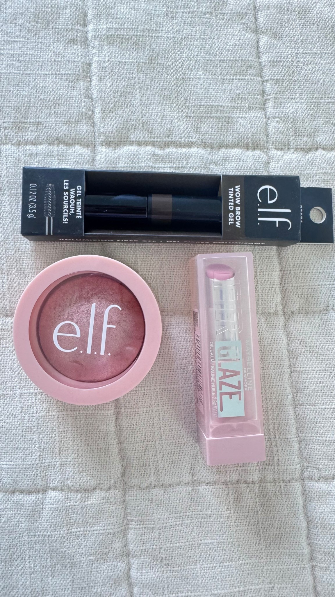 A couple new and one restock! That highlighter is a beautiful subtle shade and this lippy is creamy and a dewy baby pink that looks natural so hydrating 
Deep brown
Pink glaze
