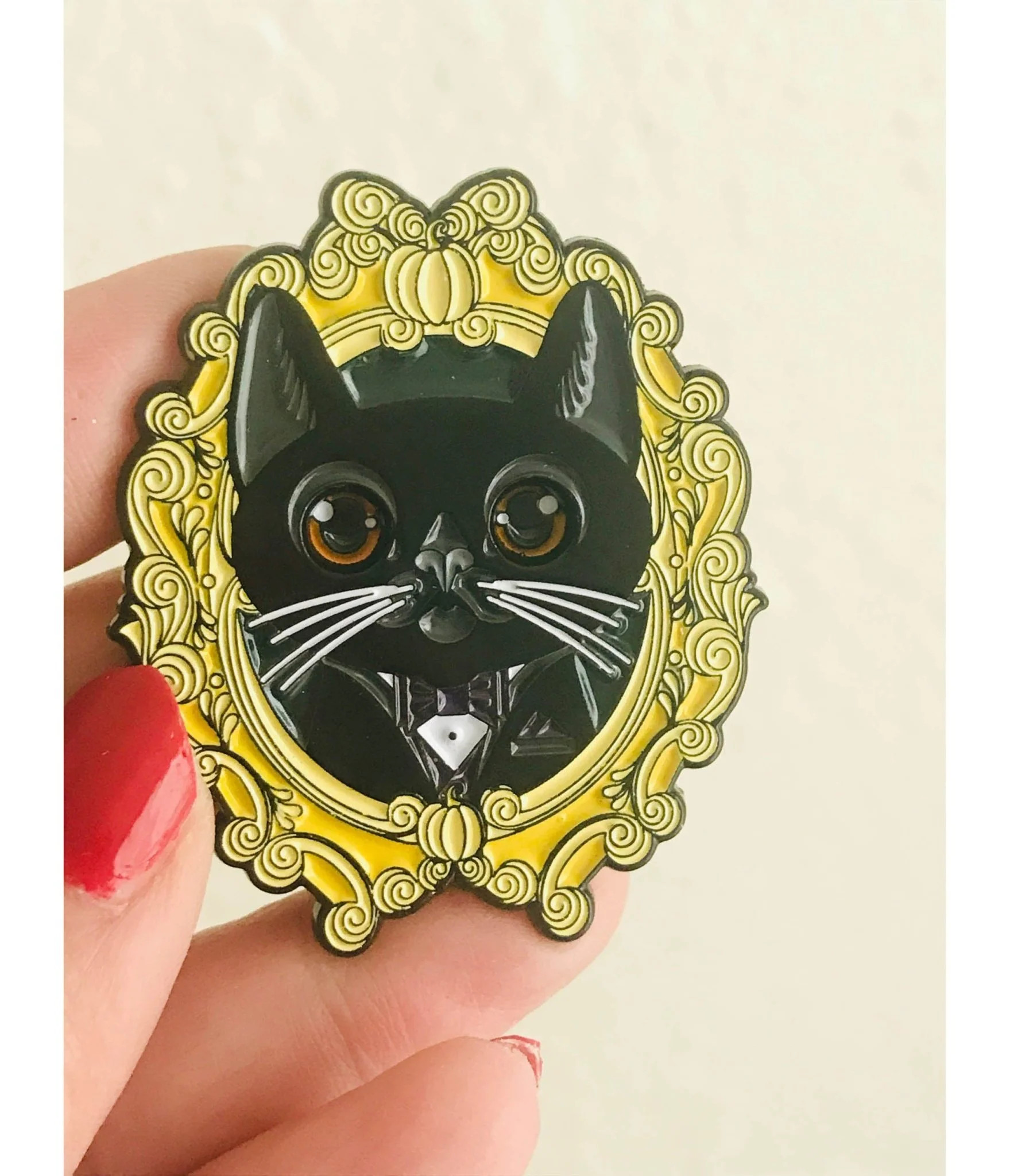 Black Sliding Eye Cat Enamel Pin | UniqueVintage
