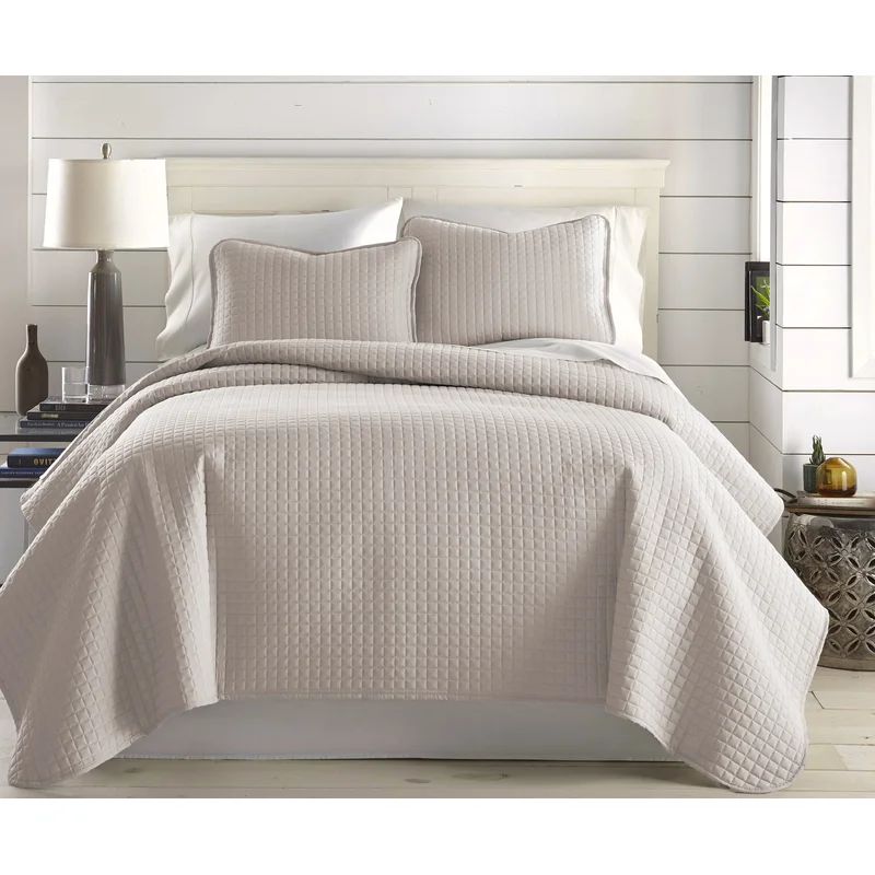 Vilano Springs ® Oversized, light-weight Hotel Quality Quilt Set with matching shams | Wayfair North America