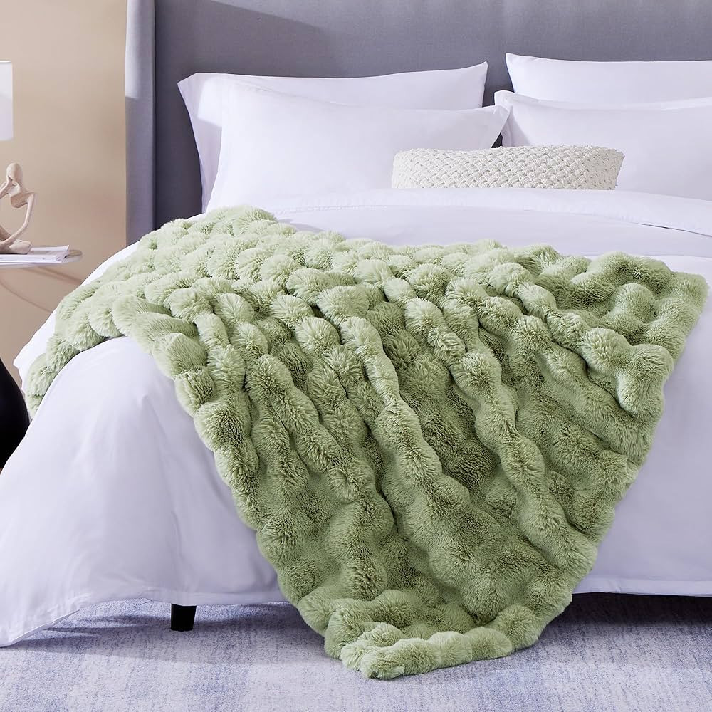 CozyBloom Soft Cute Bubble Fuzzy Faux Fur Throw Blanket for Couch, Decorative Accent Plush Long S... | Amazon (US)