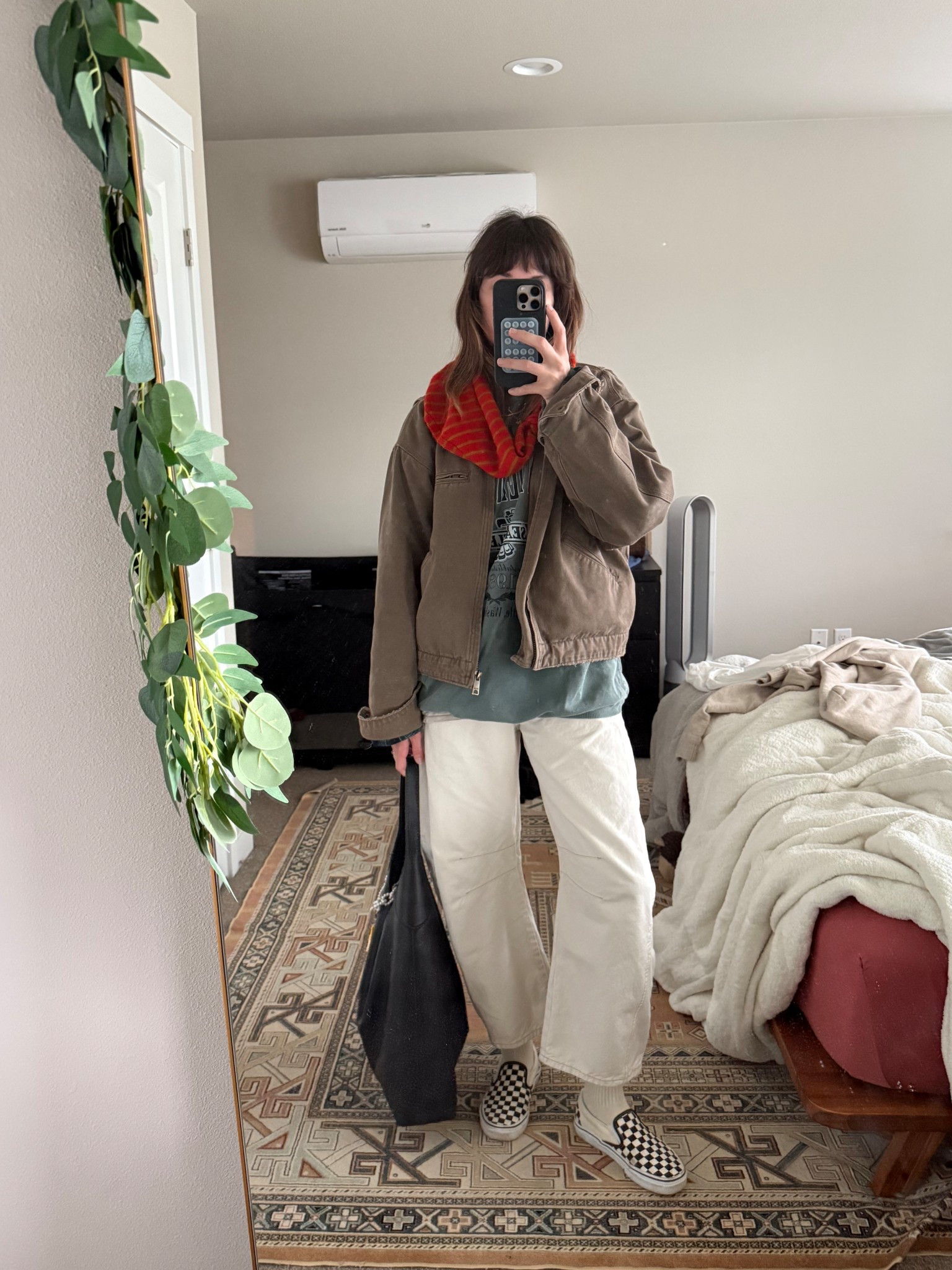 3.12 ootd ! Crewneck is vintage & thrifted. Jeans are 20% off on Shopbop right now!!

#LTKWorkwear #LTKSaleAlert #LTKItBag