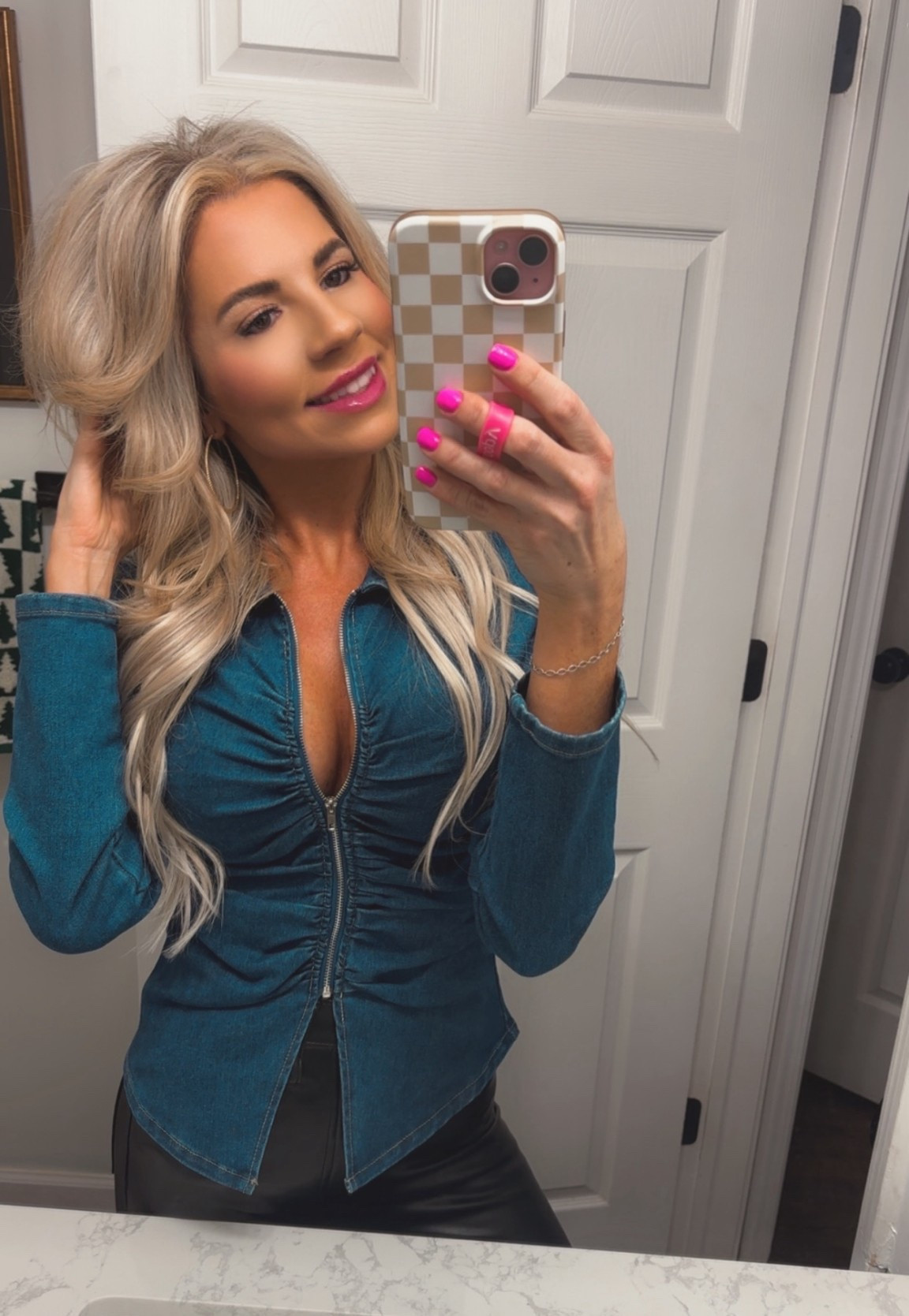 #denim and #leather 🖤 
#leatherpants#womensfashion#girlsnight