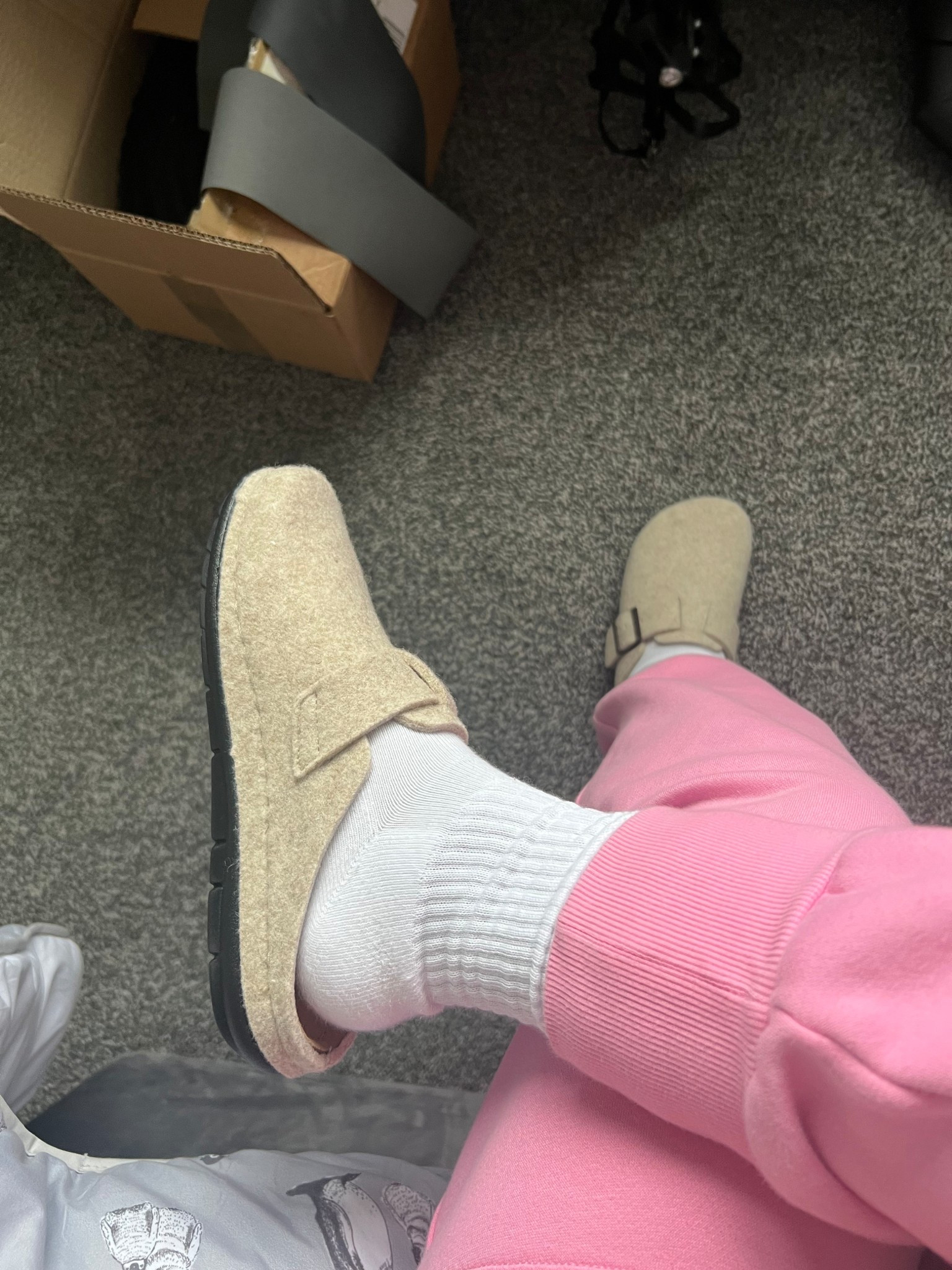 Staying cosy with some new slippers to beat the winter blues 



#LTKuk #LTKwinter #LTKhome